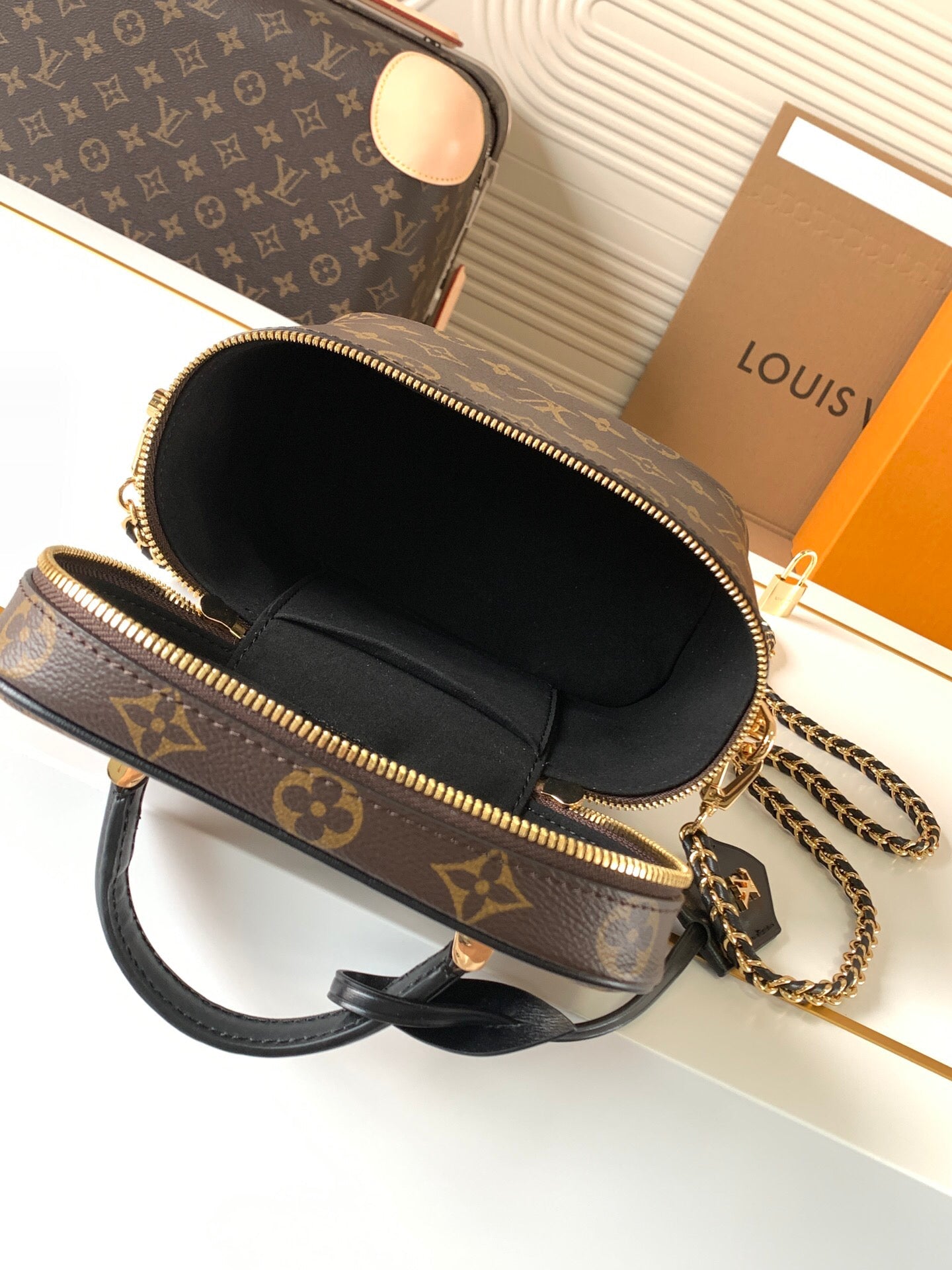 Louis Vuitton 2020 Spring/Summer Nicolas Ghesquière Monogram & Reverse Canvas Multiway Crossbody Bag | Detachable Chain Strap | Exclusive Photography
