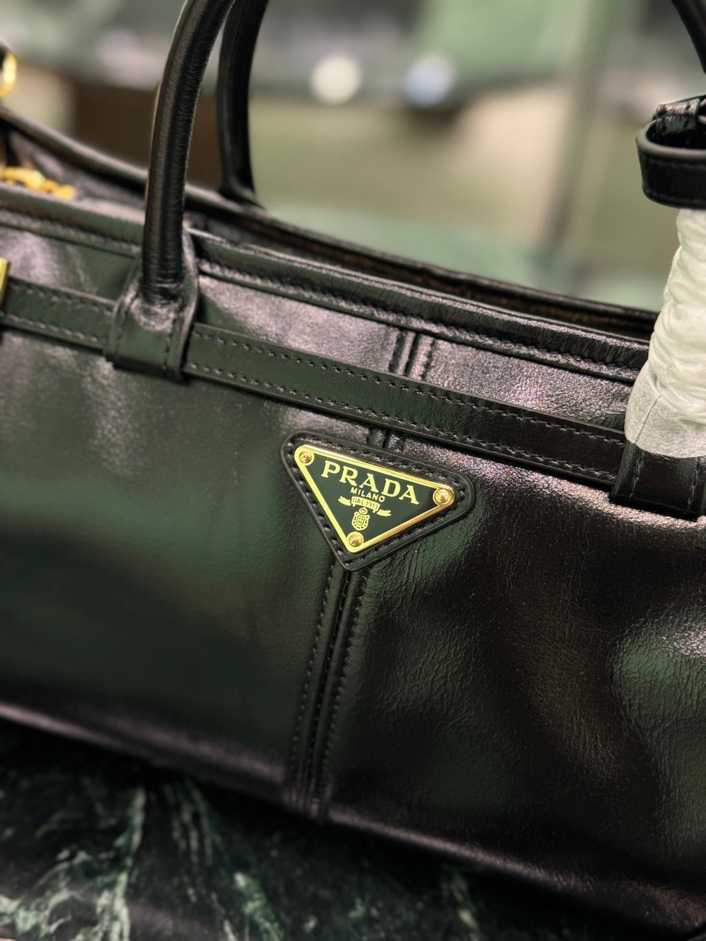 [2023 AW New] SoftLux Short Handle Waxed Leather Bag Vintage Gold Hardware with Triangle Logo 32cm Convertible Crossbody Tote