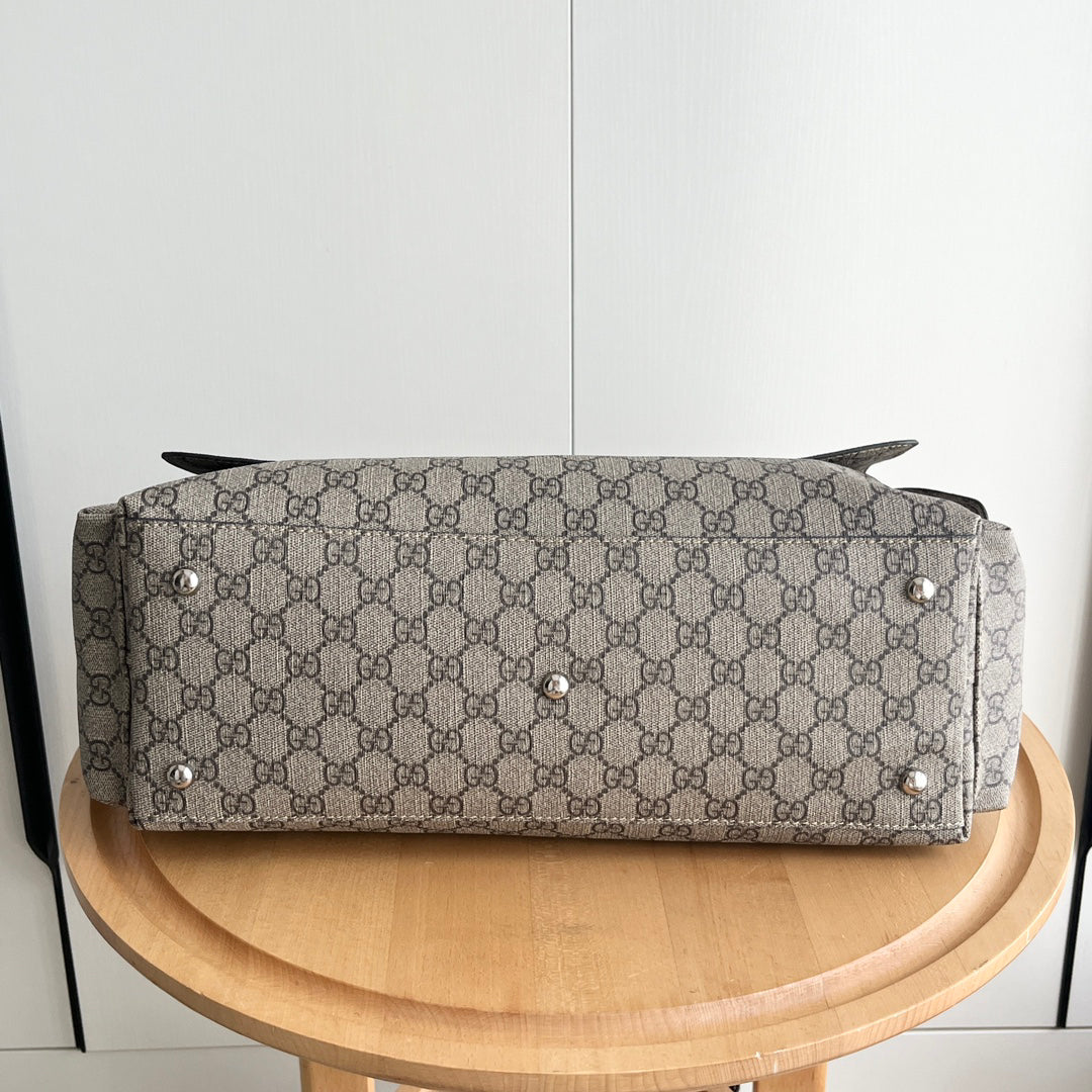 Gucci Luxury Diaper Bag – 44×28×14cm Spacious Tote with Side Pockets Foldable Mat & Adjustable Strap Unisex Design