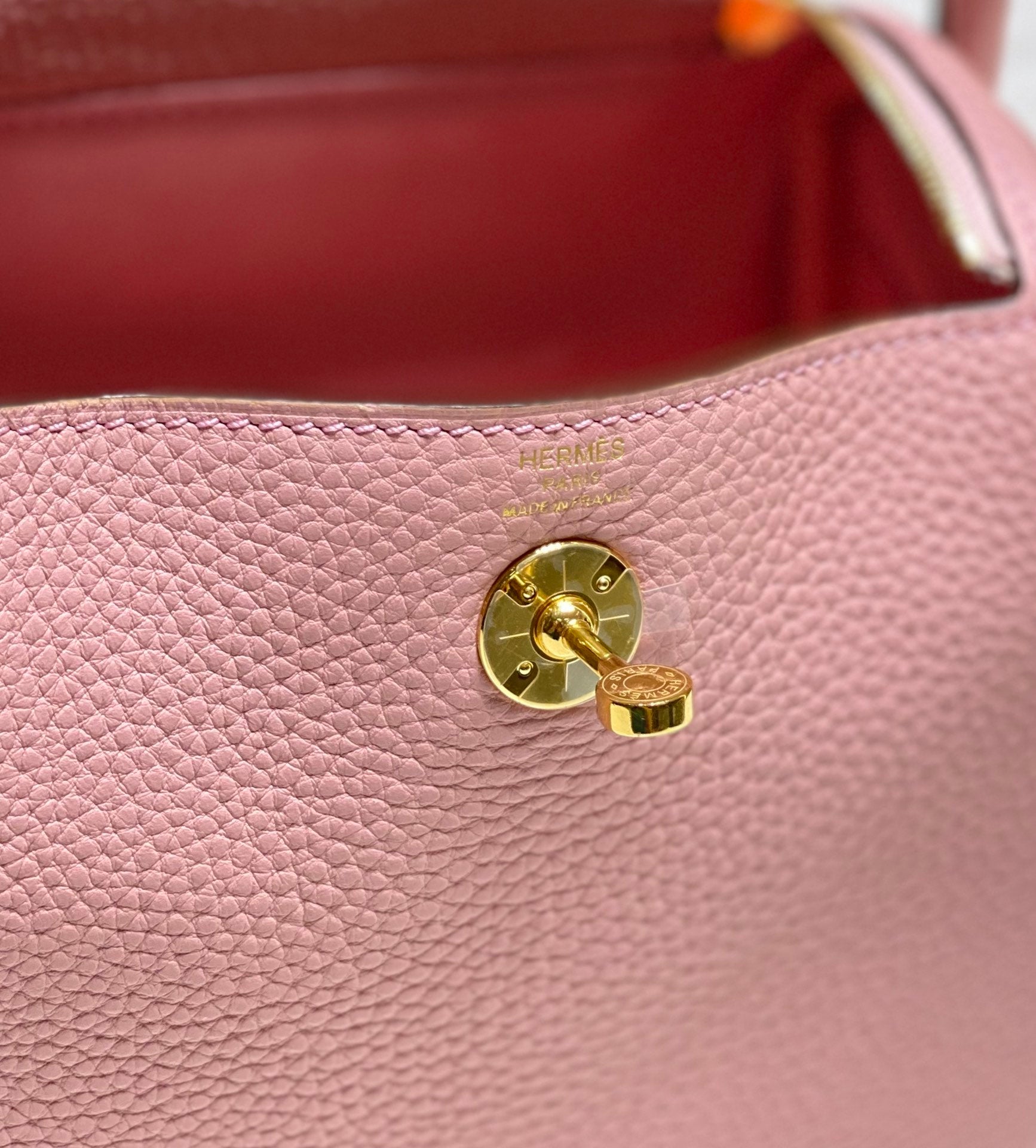 Hermès 𝕃𝕚𝕟𝕕𝕪 𝟭𝟵𝕔𝕞 Mini Bag "Milkshake Pink Gold" - Compact & Spacious, Handcrafted Luxury