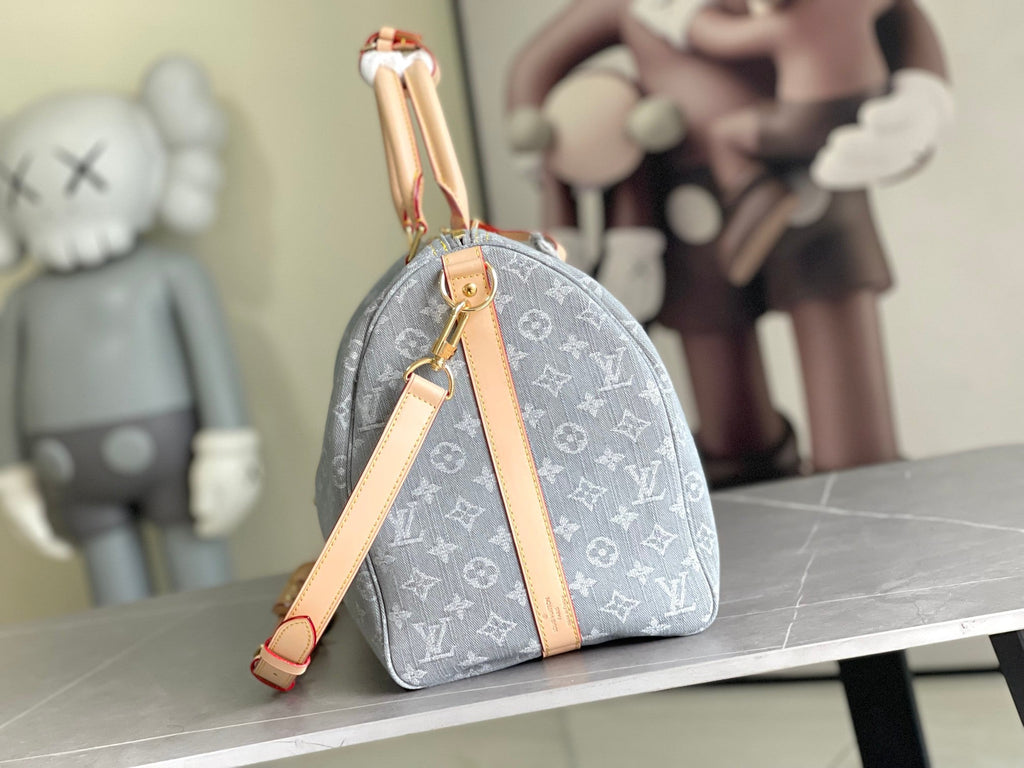 Louis Vuitton KEEPALL BANDOULIÈRE 45 Travel Bag | Vintage Monogram Canvas | FW21-22 Runway Capsule | Storefront Signage Design