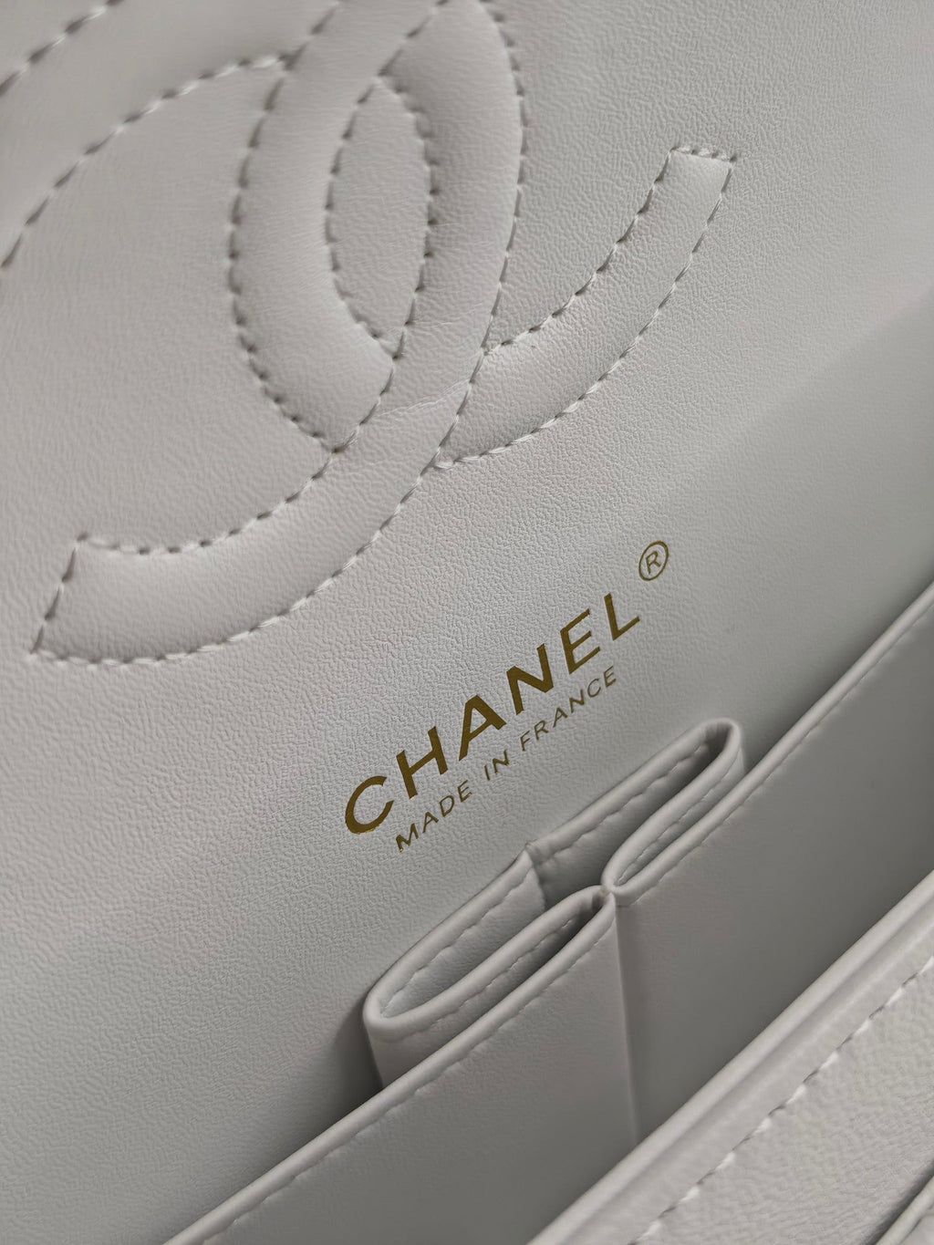 Chanel Classic CF1112 Handbag Genuine Imported Lambskin with Chip & Stamp 24K Gold Plated Hardware Anti-Fade Custom Luxury White Gold Buckle