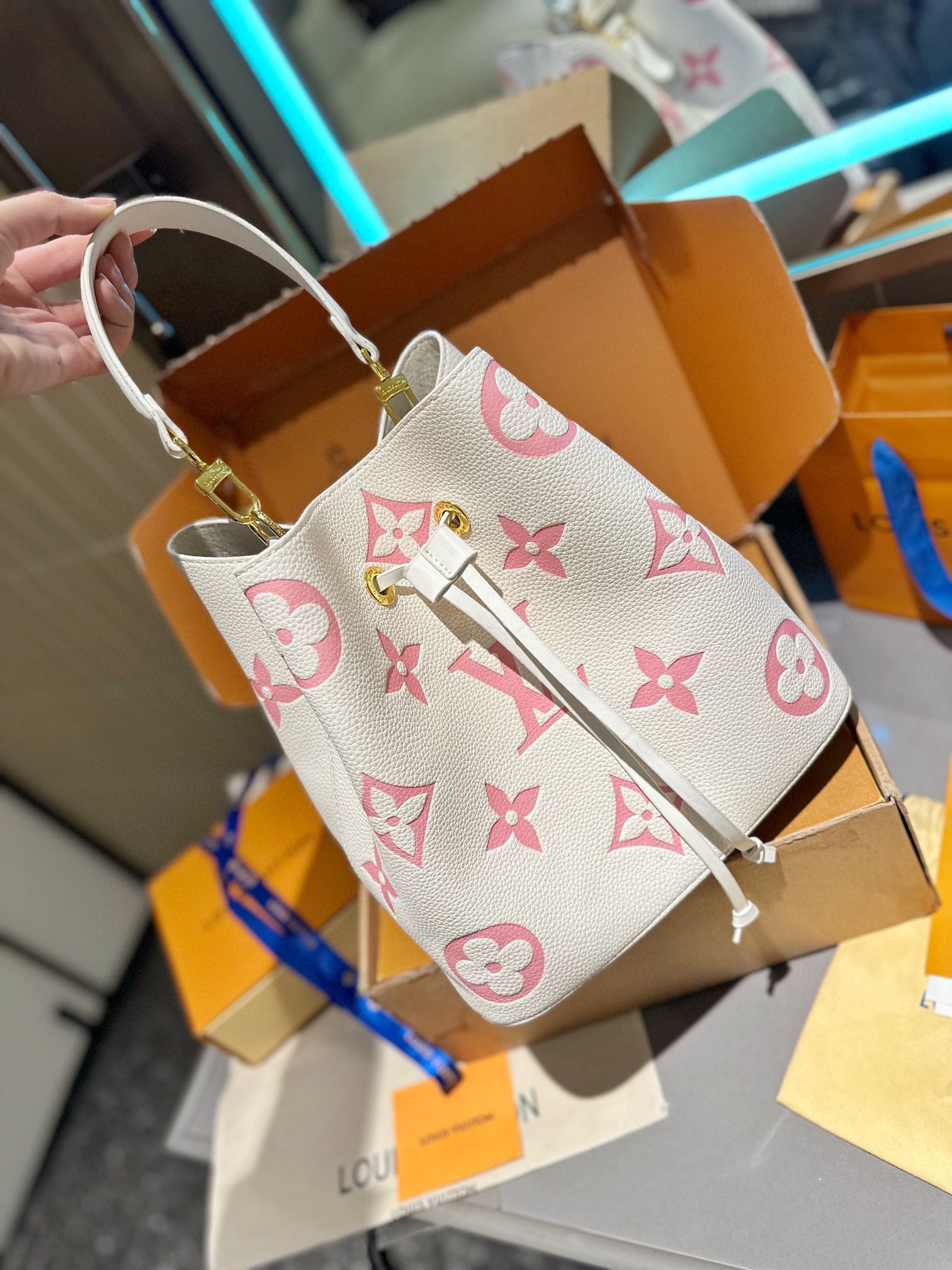 Louis Vuitton JNEONOEBB Monogram Bag 25cm | Gold-Plated Studs, Calfskin Barrel Bag