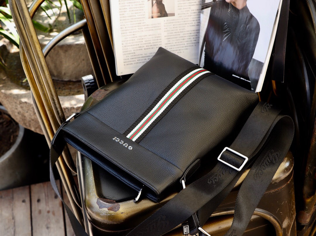 Gucci Men's Vintage Casual Bag  Full-Grain Leather Large Capacity  24x28x5cm Lightweight Travel Bag Black