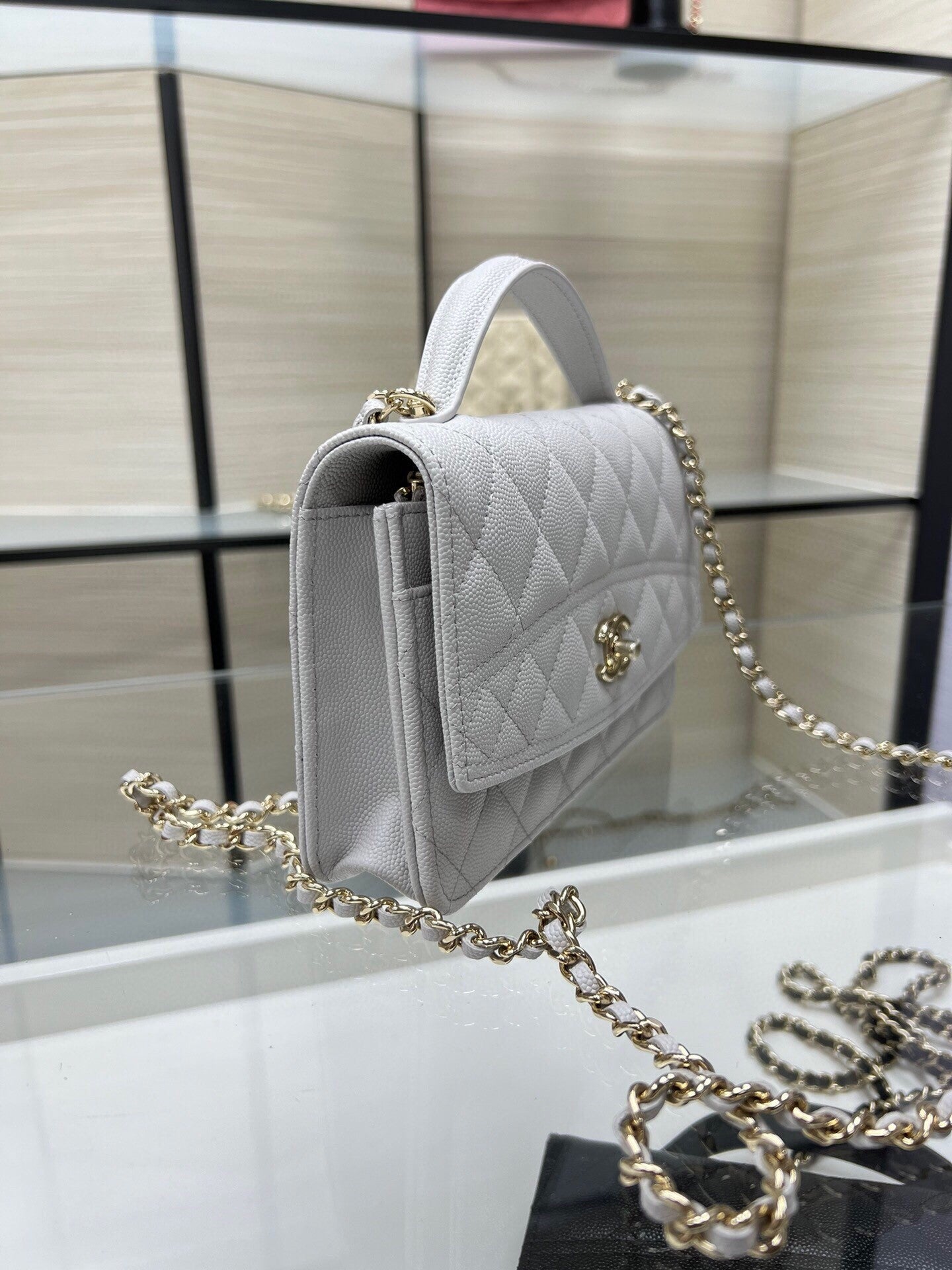 Ohanel 25C Early Spring WOC Top Handle Logo Gold-Tone Chain Bag | 19cm Grained Calfskin | Shoulder/Crossbody/Hand Carry