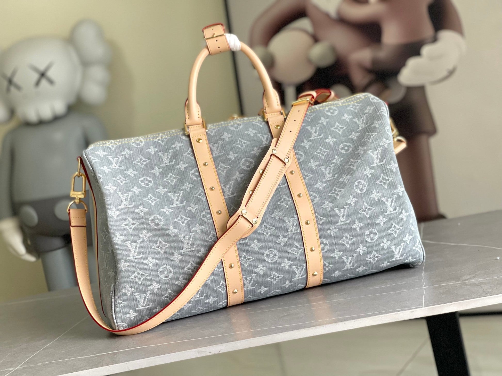 Louis Vuitton KEEPALL BANDOULIÈRE 45 Travel Bag | Vintage Monogram Canvas | FW21-22 Runway Capsule | Storefront Signage Design