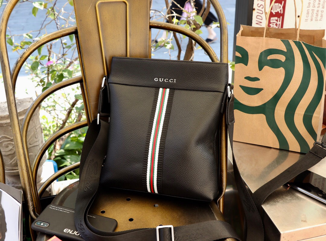 Gucci Men's Vintage Casual Bag  Full-Grain Leather Large Capacity  24x28x5cm Lightweight Travel Bag Black