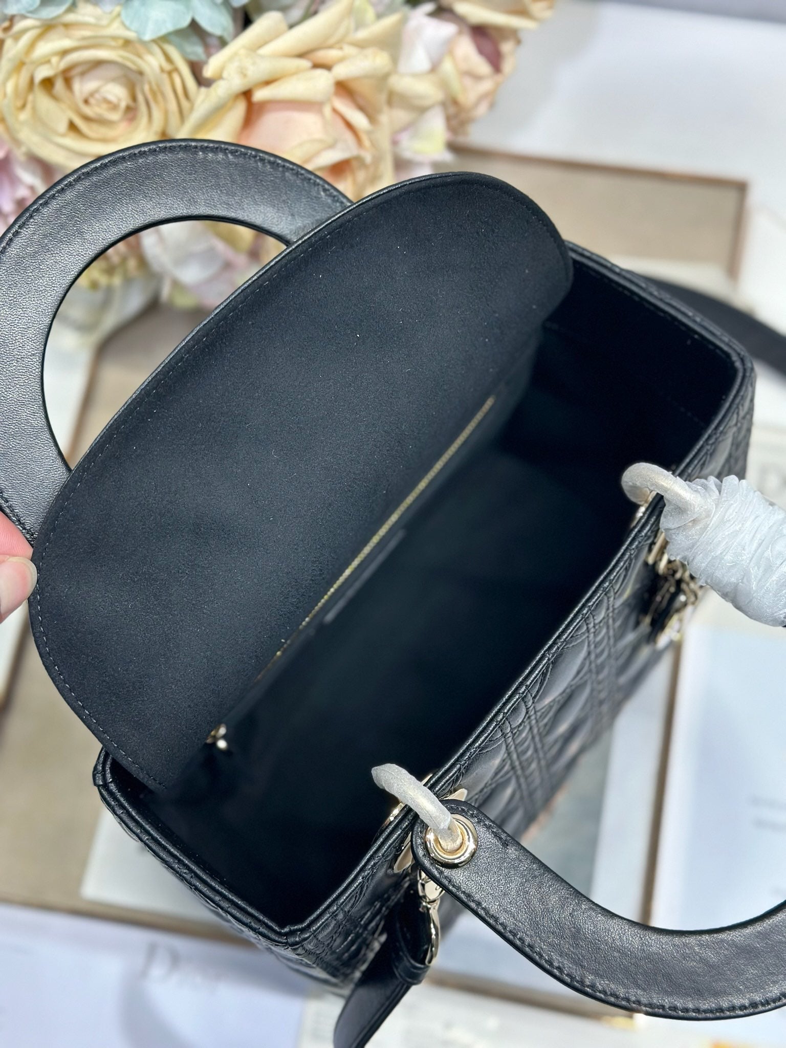 DIOR LADY DIOR MEDIUM BLACK LAMBSKIN CANNAGE QUILTED DOUBLE-STITCHING HANDBAG WITH DETACHABLE STRAP