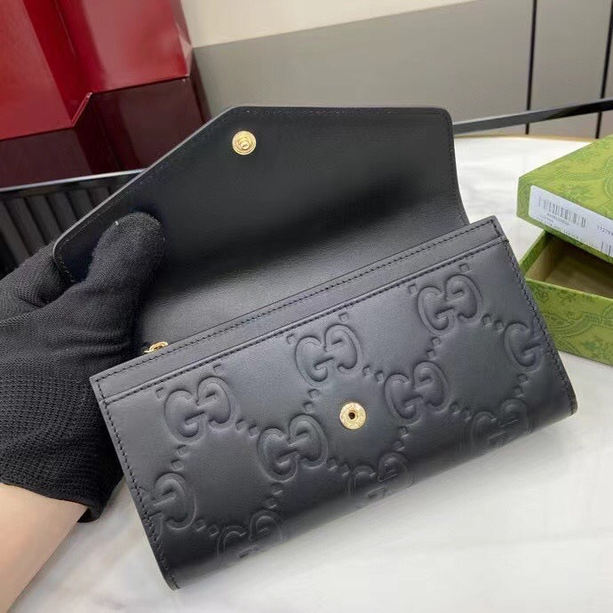 Gucci GG Monogram Long Wallet  Black Pebbled Leather with Antique Gold Closure  19x10x3cm