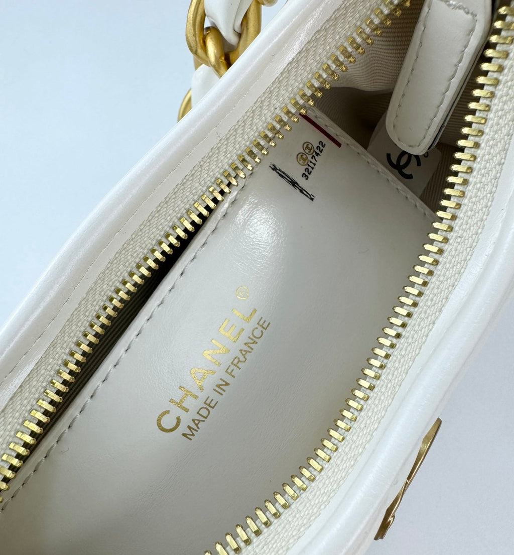 Chanel Sakura Pink Hobo Bag  24K Gold Chunky Chain Strap 22cm Lightweight Wax Leather Crossbody