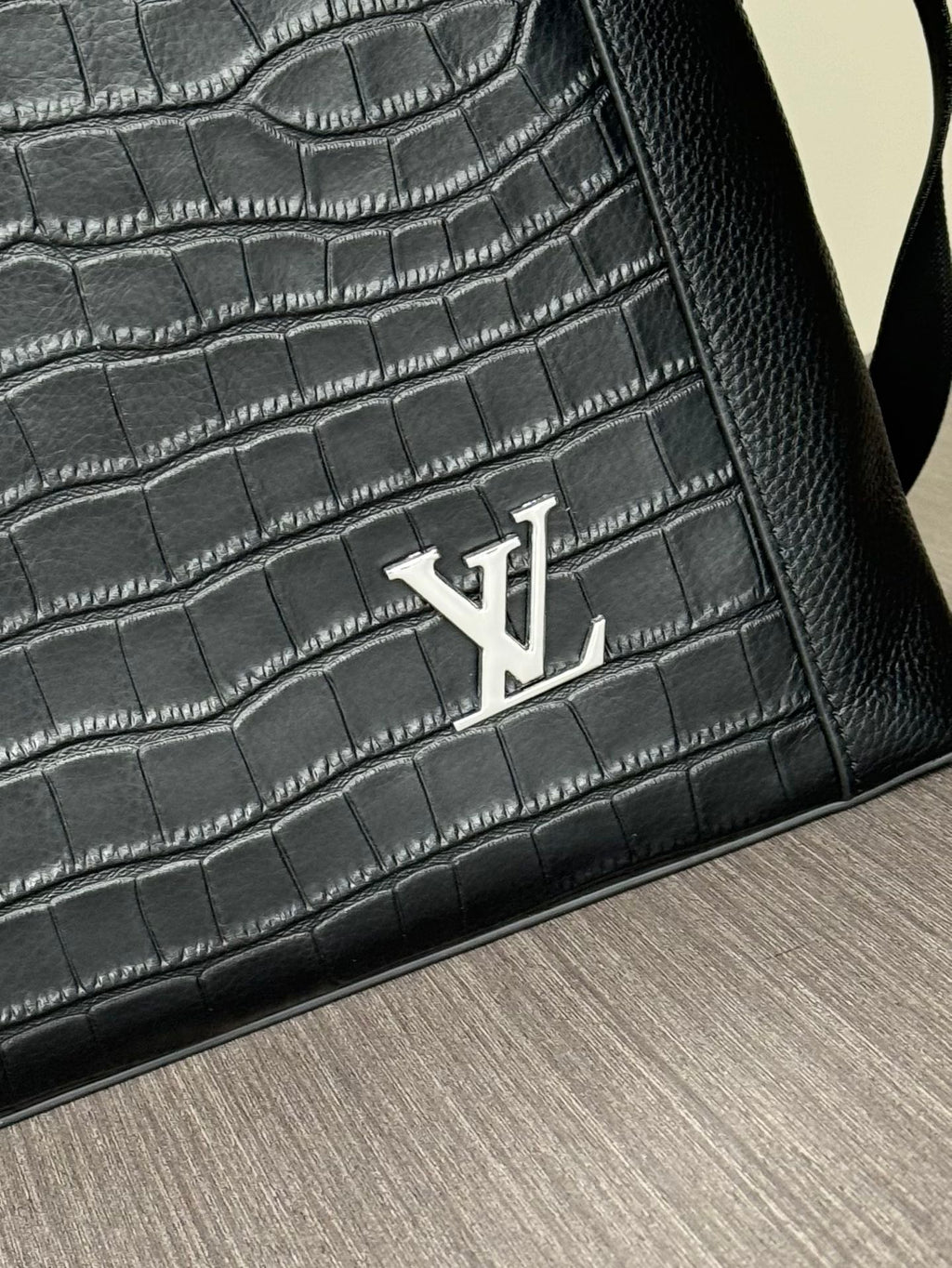 2024 Premium Dual-Zip Briefcase | Italian Textured Leather | Anti-Theft Compartments | Smooth YKK Zippers