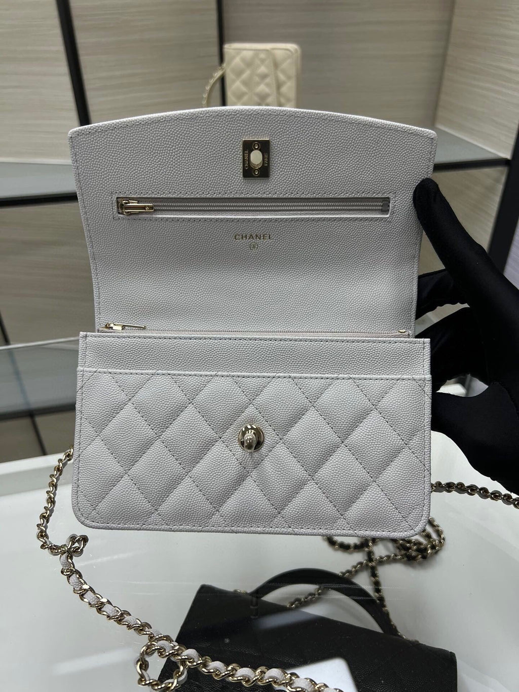 Ohanel 25C Early Spring WOC Top Handle Logo Gold-Tone Chain Bag | 19cm Grained Calfskin | Shoulder/Crossbody/Hand Carry