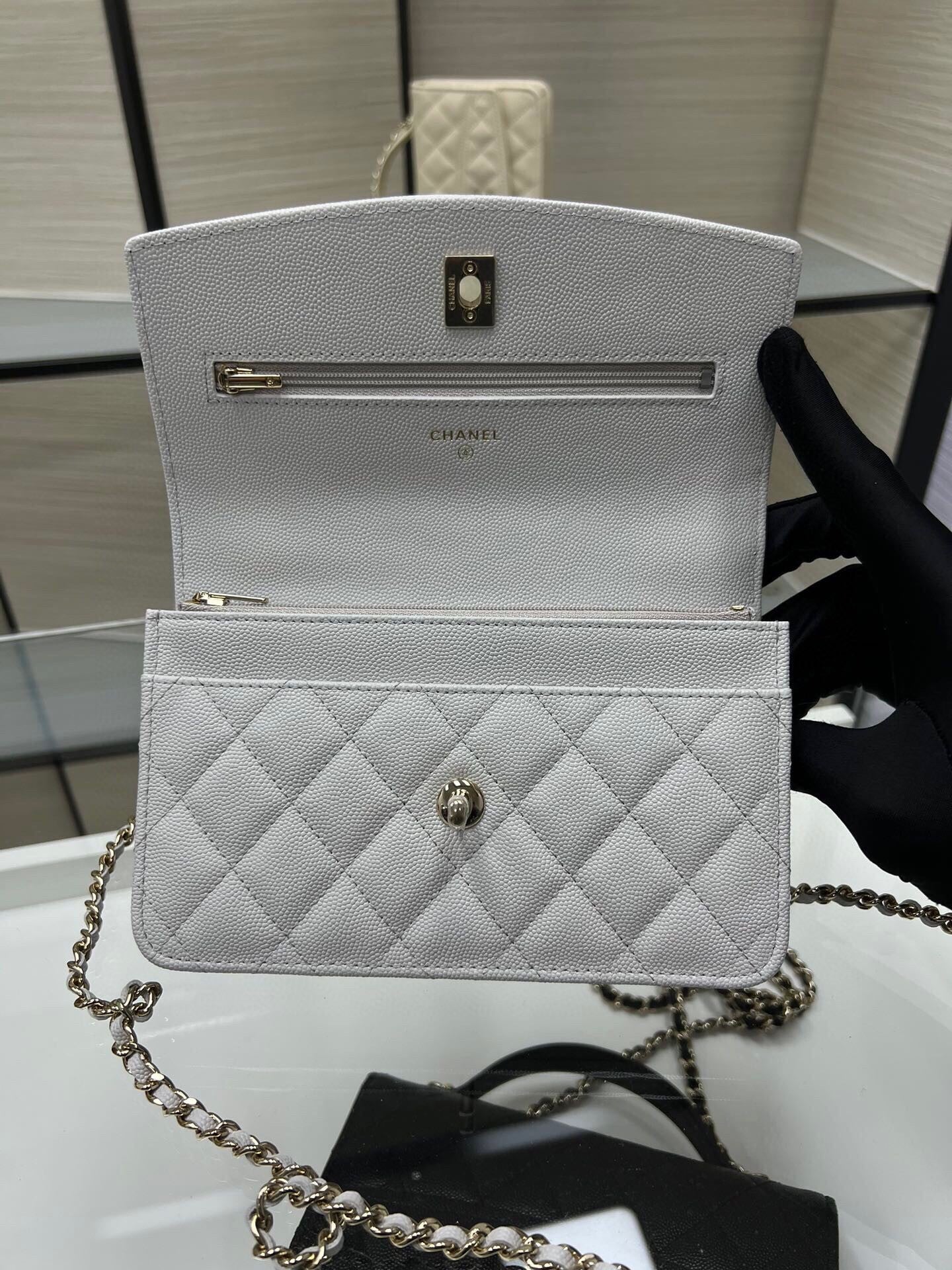 Ohanel 25C Early Spring WOC Top Handle Logo Gold-Tone Chain Bag | 19cm Grained Calfskin | Shoulder/Crossbody/Hand Carry