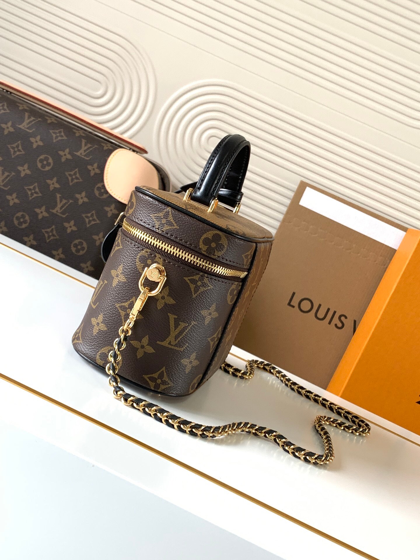 Louis Vuitton 2020 Spring/Summer Nicolas Ghesquière Monogram & Reverse Canvas Multiway Crossbody Bag | Detachable Chain Strap | Exclusive Photography