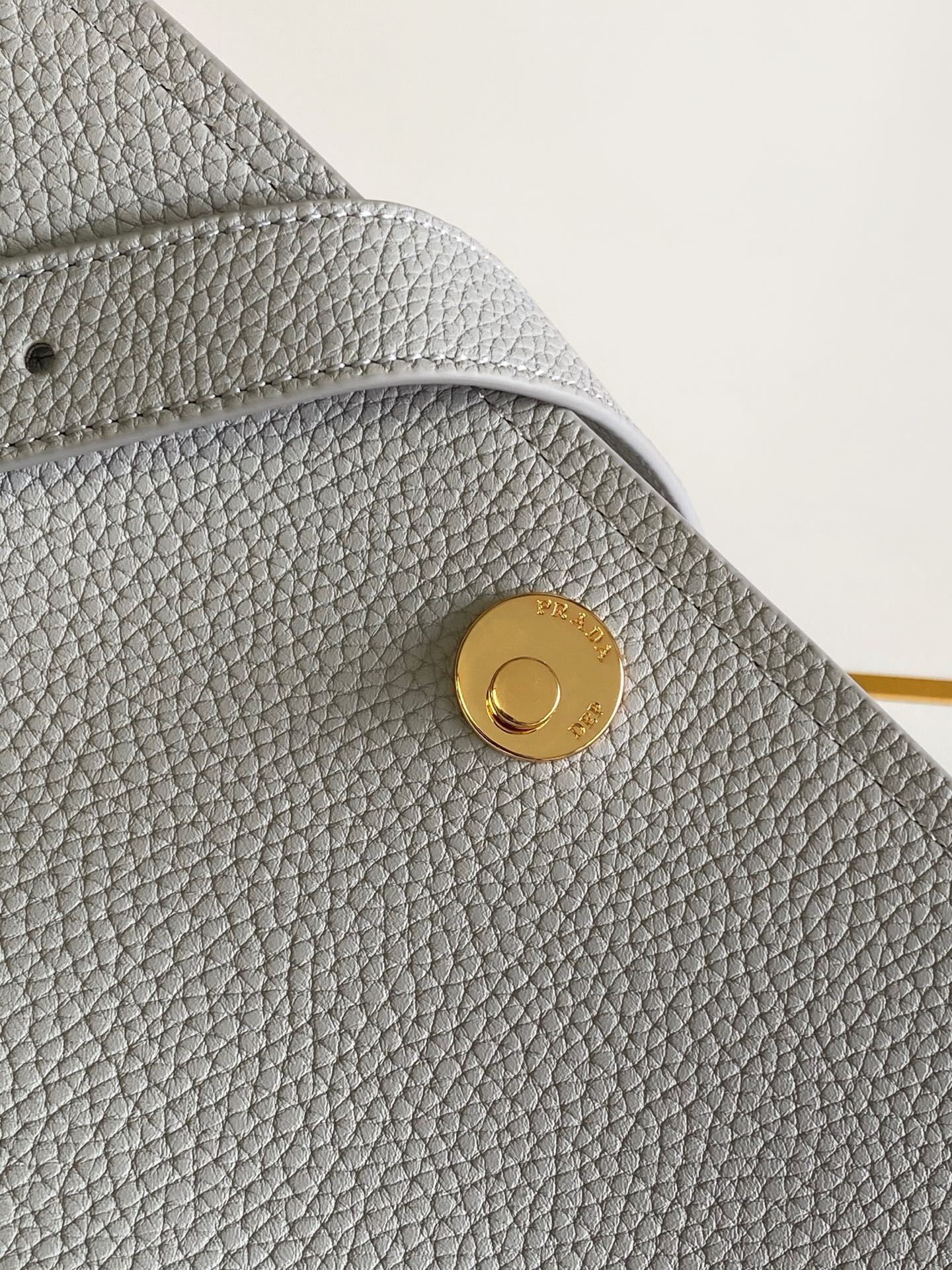 New Pebbled Leather Crossbody Bag 26x14x9.5cm | Adjustable Strap, Metal Logo & Spacious Design