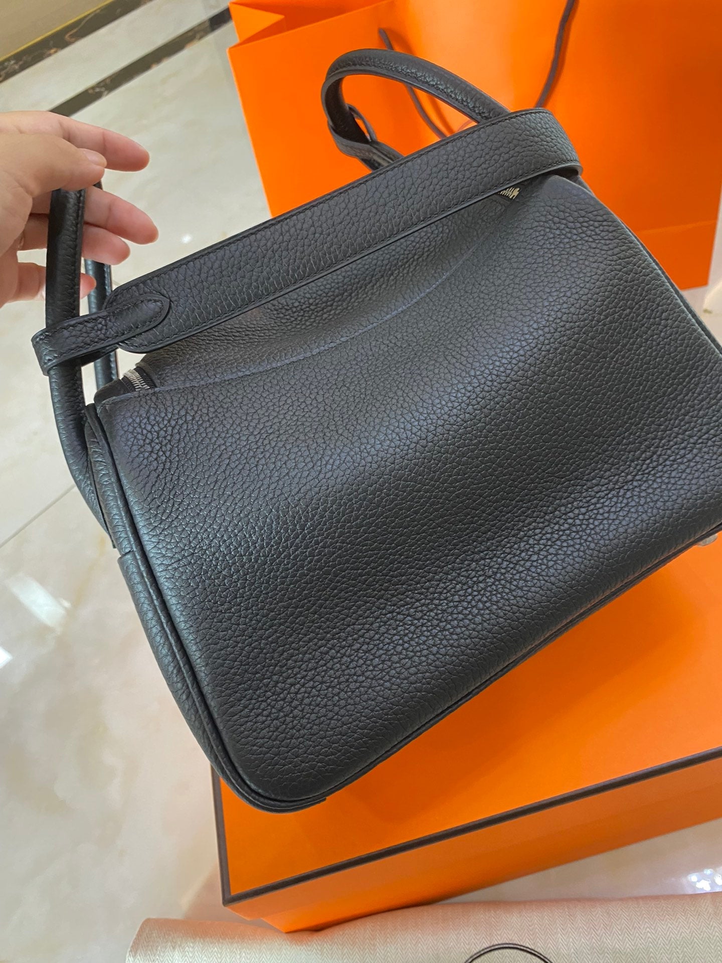 Hermès Lindy 26cm Black Silver Hardware | Handcrafted Calfskin Bag | Luxury Everyday & Evening Tote