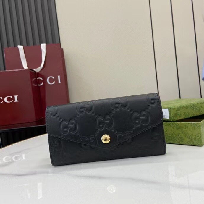 Gucci GG Monogram Long Wallet  Black Pebbled Leather with Antique Gold Closure  19x10x3cm