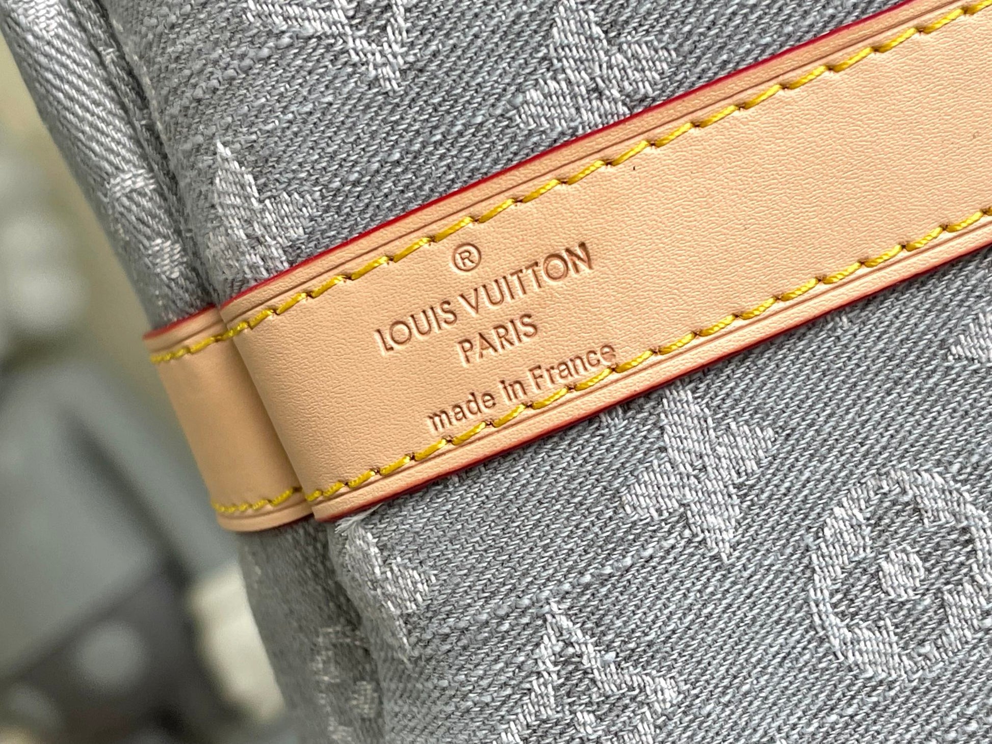Louis Vuitton KEEPALL BANDOULIÈRE 45 Travel Bag | Vintage Monogram Canvas | FW21-22 Runway Capsule | Storefront Signage Design