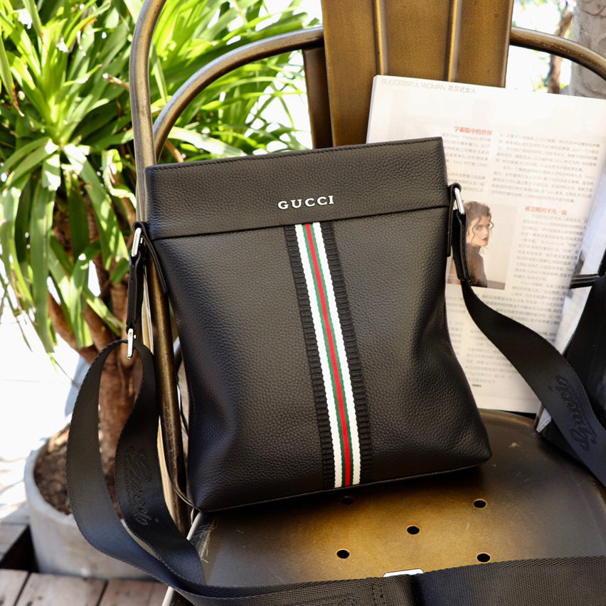 Gucci Men's Vintage Casual Bag  Full-Grain Leather Large Capacity  24x28x5cm Lightweight Travel Bag Black