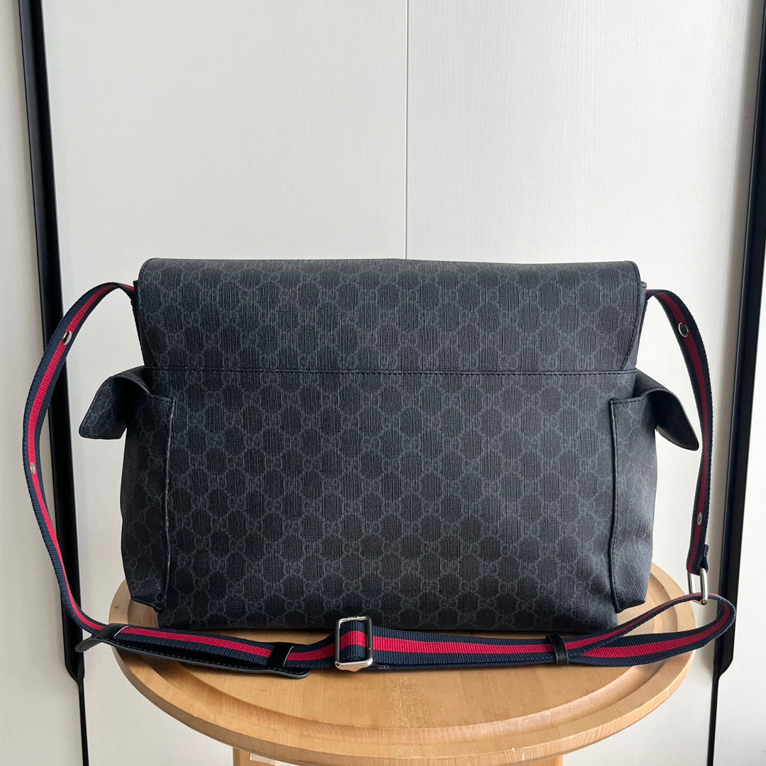 Gucci Luxury Diaper Bag – Spacious 44×28×14cm Tote with Side Pockets Foldable Mat & Adjustable Strap Unisex Design