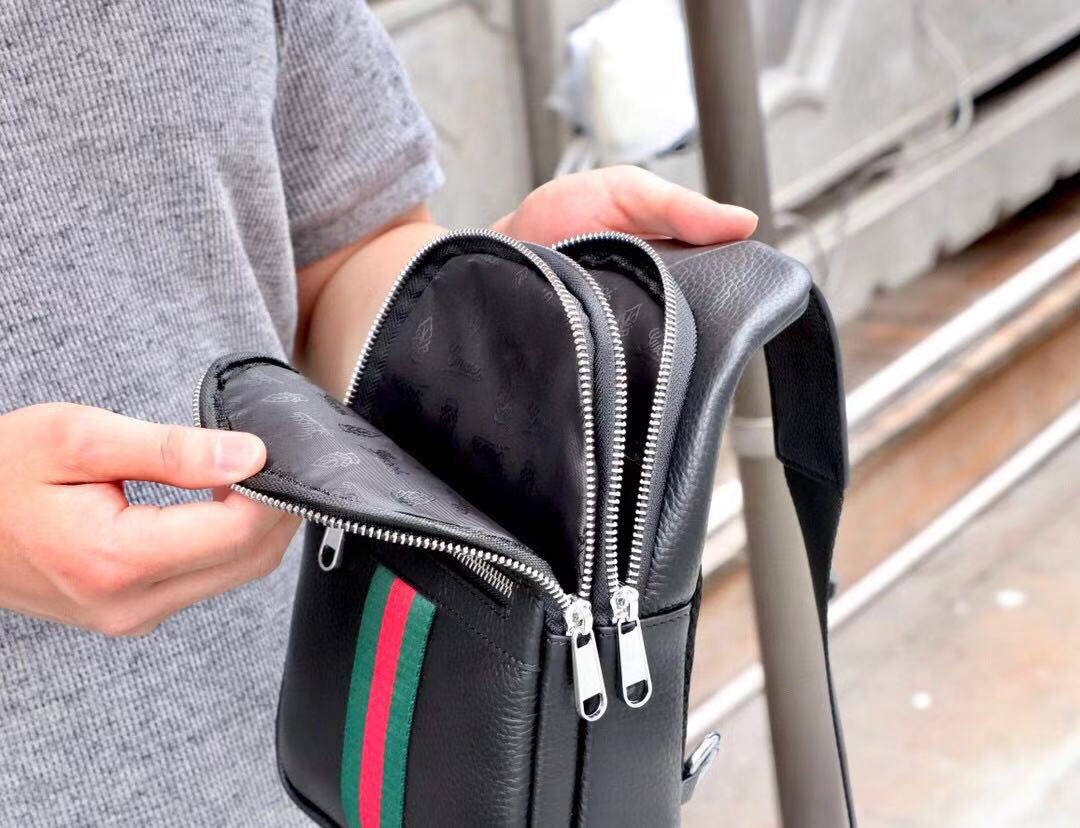 Gucci Men's Crossbody Bag | Italian Full-Grain Leather | 30x18x7cm Anti-Theft Design