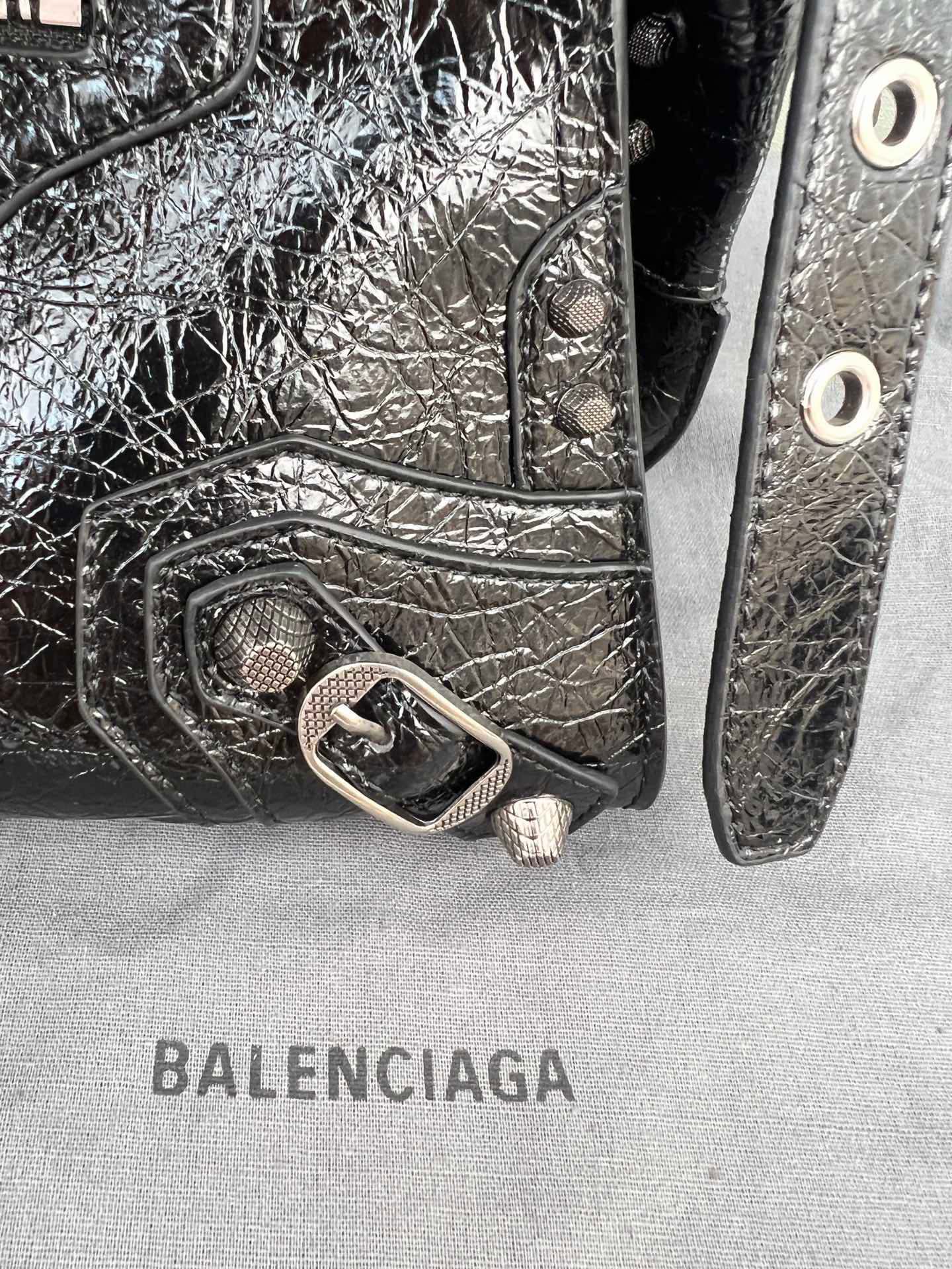 Black Paris Neo Cagole Biker Bag 2023 - Edgy Heart Mirror Bucket Bag | 26cm Statement Piece