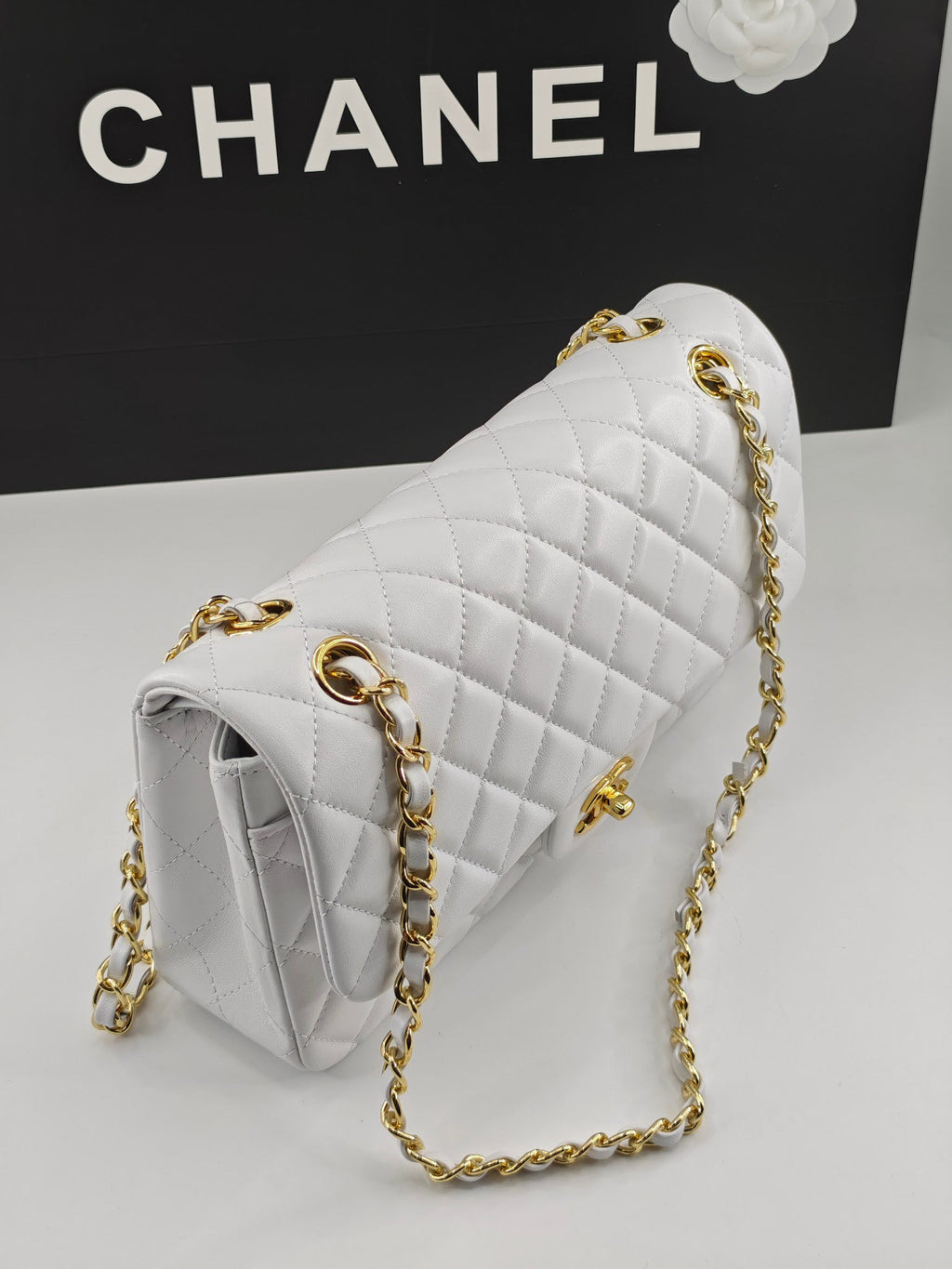Chanel Classic CF1112 Handbag Genuine Imported Lambskin with Chip & Stamp 24K Gold Plated Hardware Anti-Fade Custom Luxury White Gold Buckle