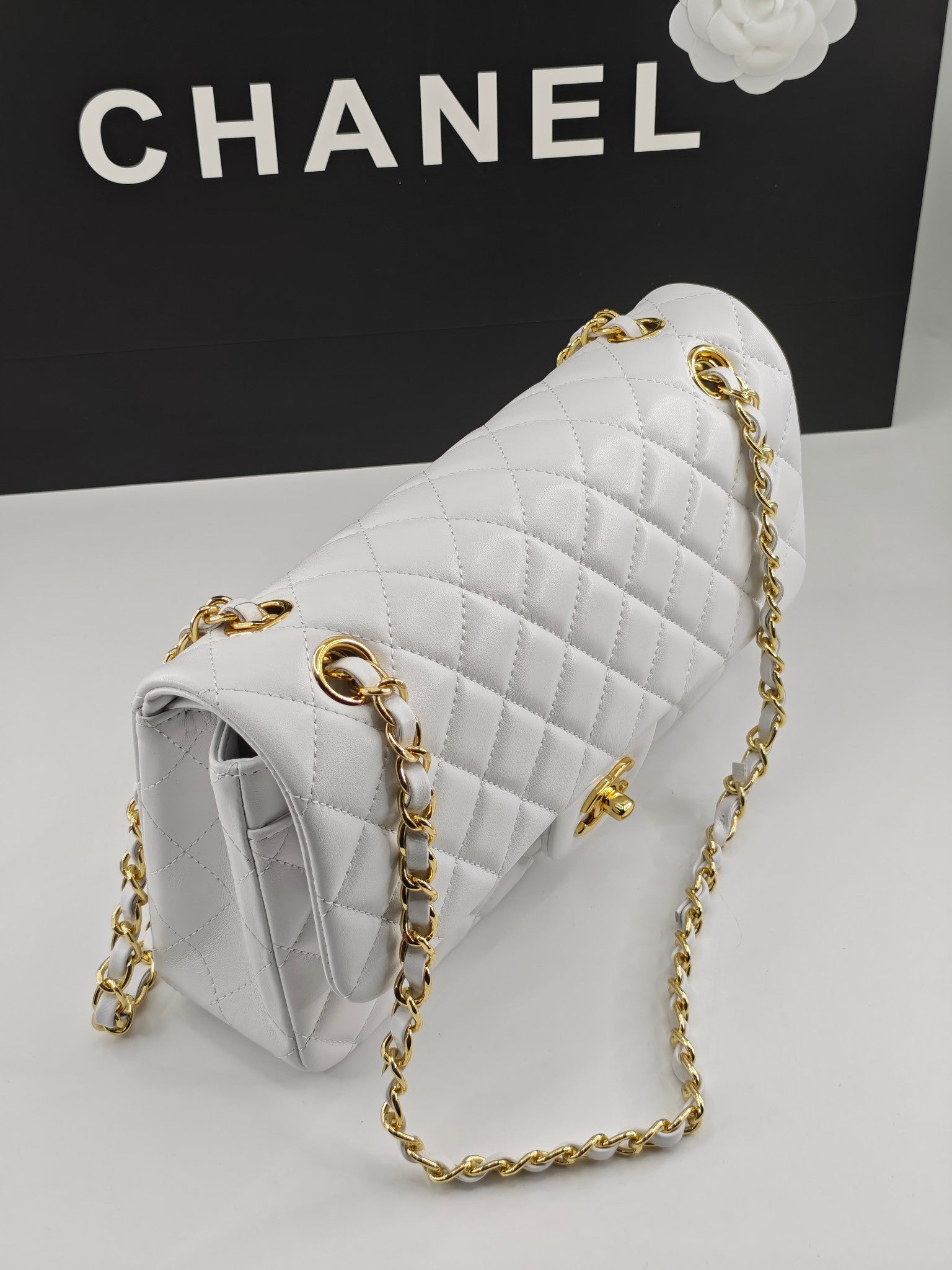 Chanel Classic CF1112 Handbag Genuine Imported Lambskin with Chip & Stamp 24K Gold Plated Hardware Anti-Fade Custom Luxury White Gold Buckle