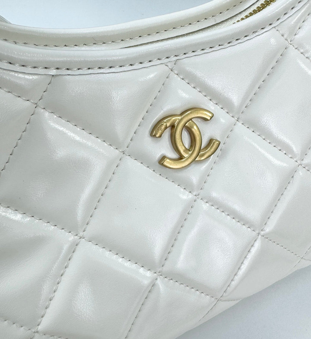 Chanel Sakura Pink Hobo Bag  24K Gold Chunky Chain Strap 22cm Lightweight Wax Leather Crossbody