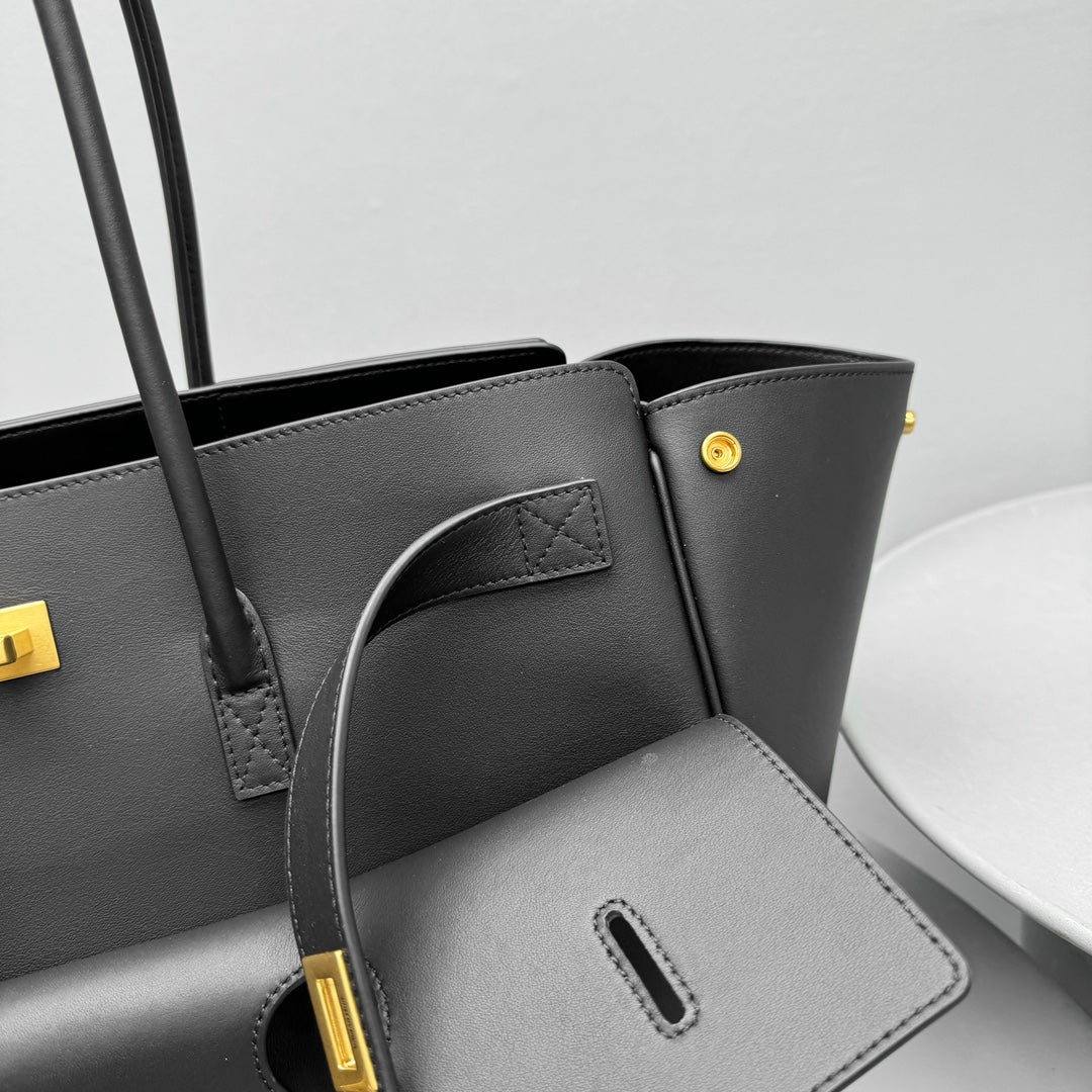 Bel Air Cyborg Punk Black Gold Leather Handbag – Medium Vintage Lock Streetwear Must-Have