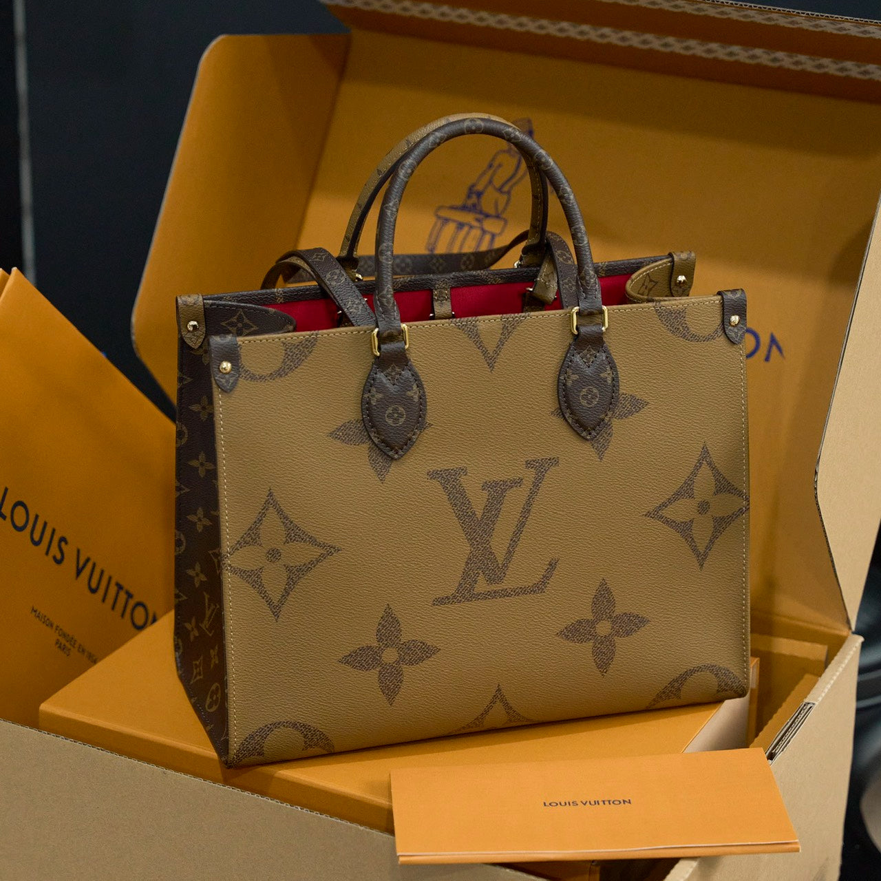 ONTHEGO Medium Handbag | Italy Dynamic Chip Code | Original Monogram & Reverse Canvas | Exclusive Launch with Gift Box