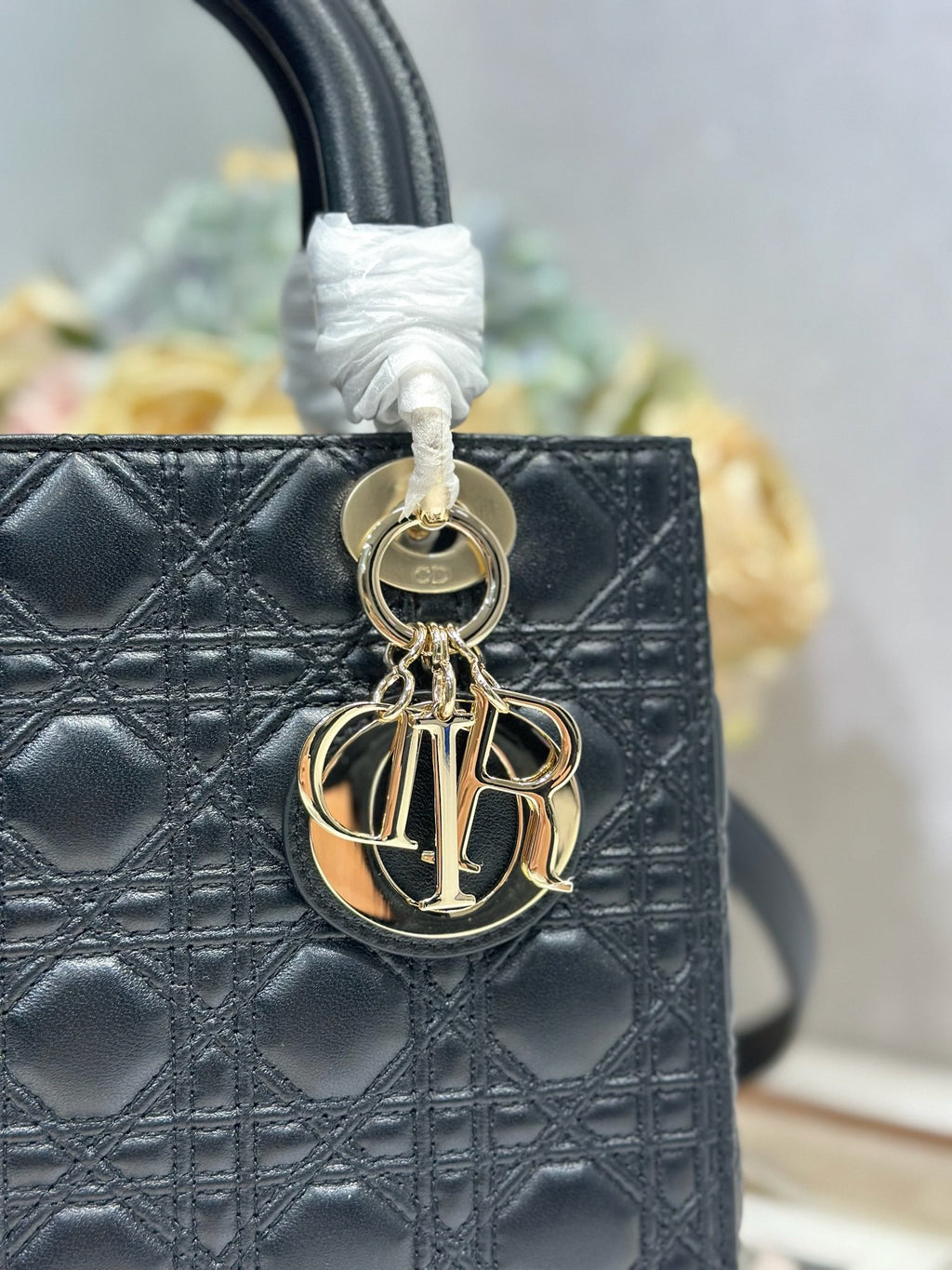 DIOR LADY DIOR MEDIUM BLACK LAMBSKIN CANNAGE QUILTED DOUBLE-STITCHING HANDBAG WITH DETACHABLE STRAP