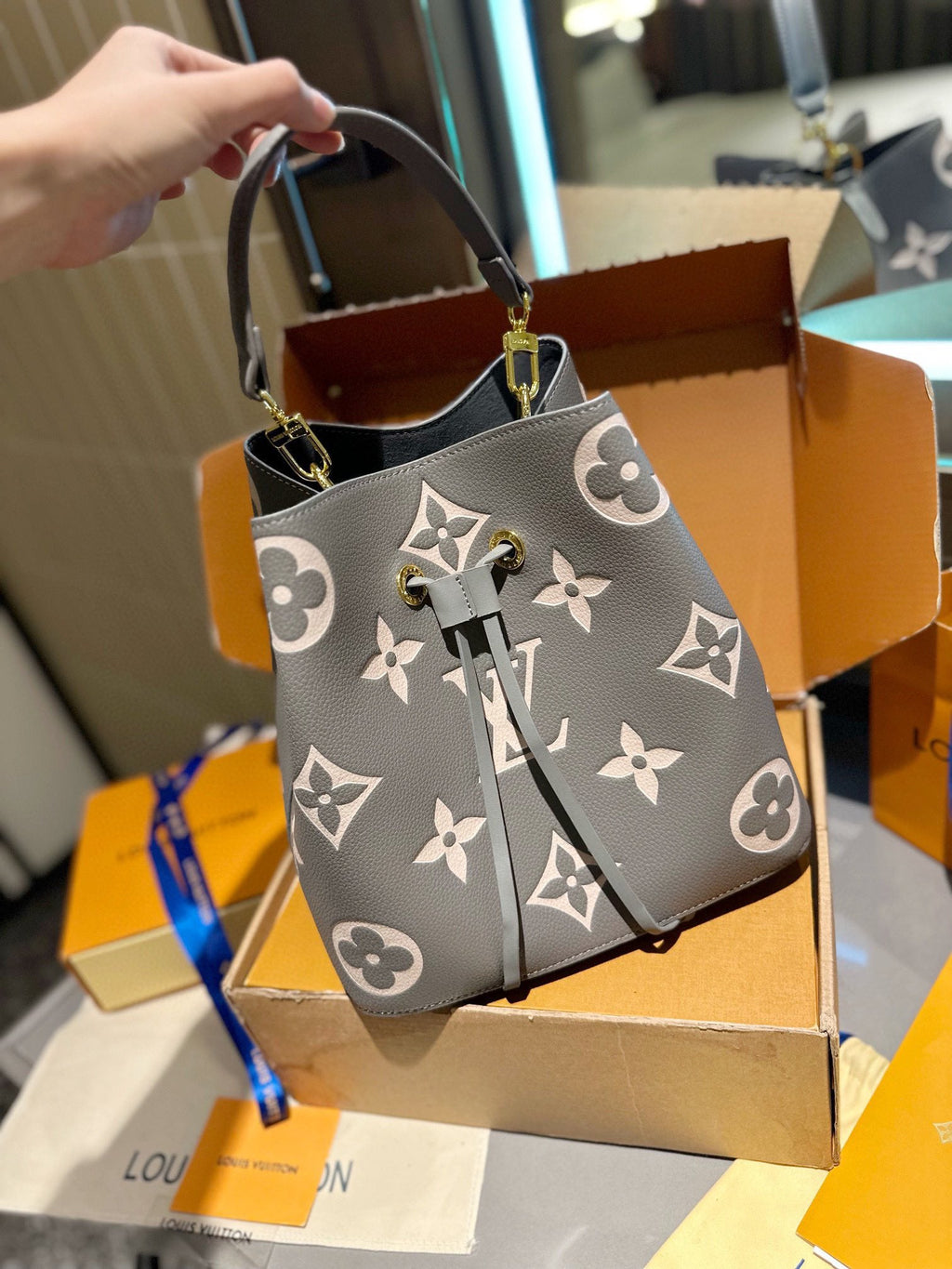 Louis Vuitton JNEONOEBB Monogram Bag 25cm | Gold-Plated Studs, Calfskin Barrel Bag