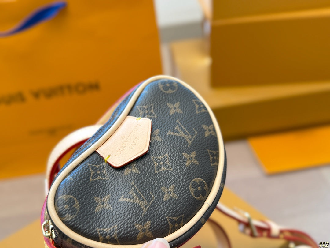Louis Vuitton Pea Bag 2023 | Steel Upgraded Chip Edition with Detachable Coin Purse, 25x14cm Adorable Design