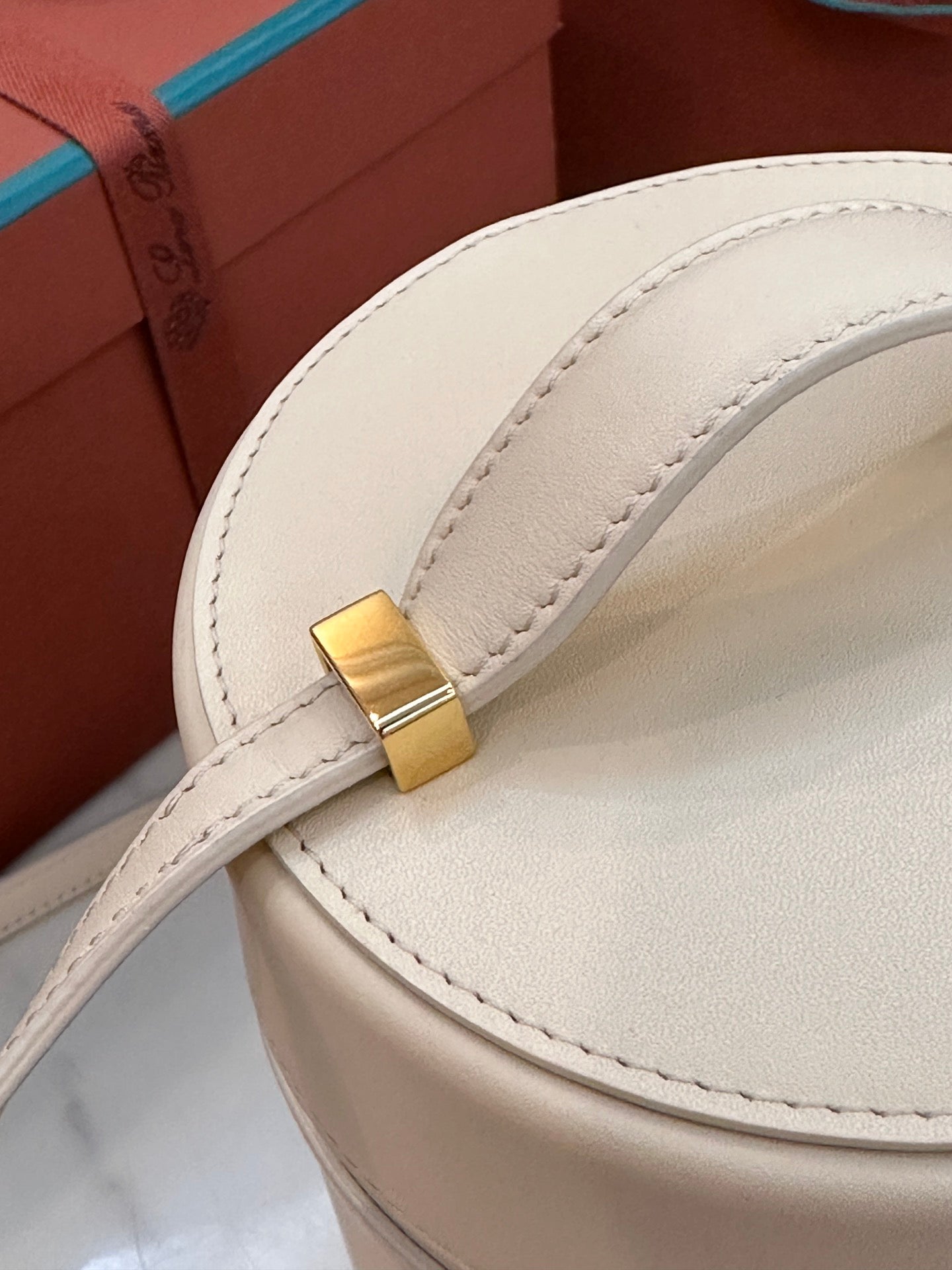Loroana Extracase Round Barrel Bag  Italian Genuine Leather Palm Grain Steel Hardware 12*12*16cm