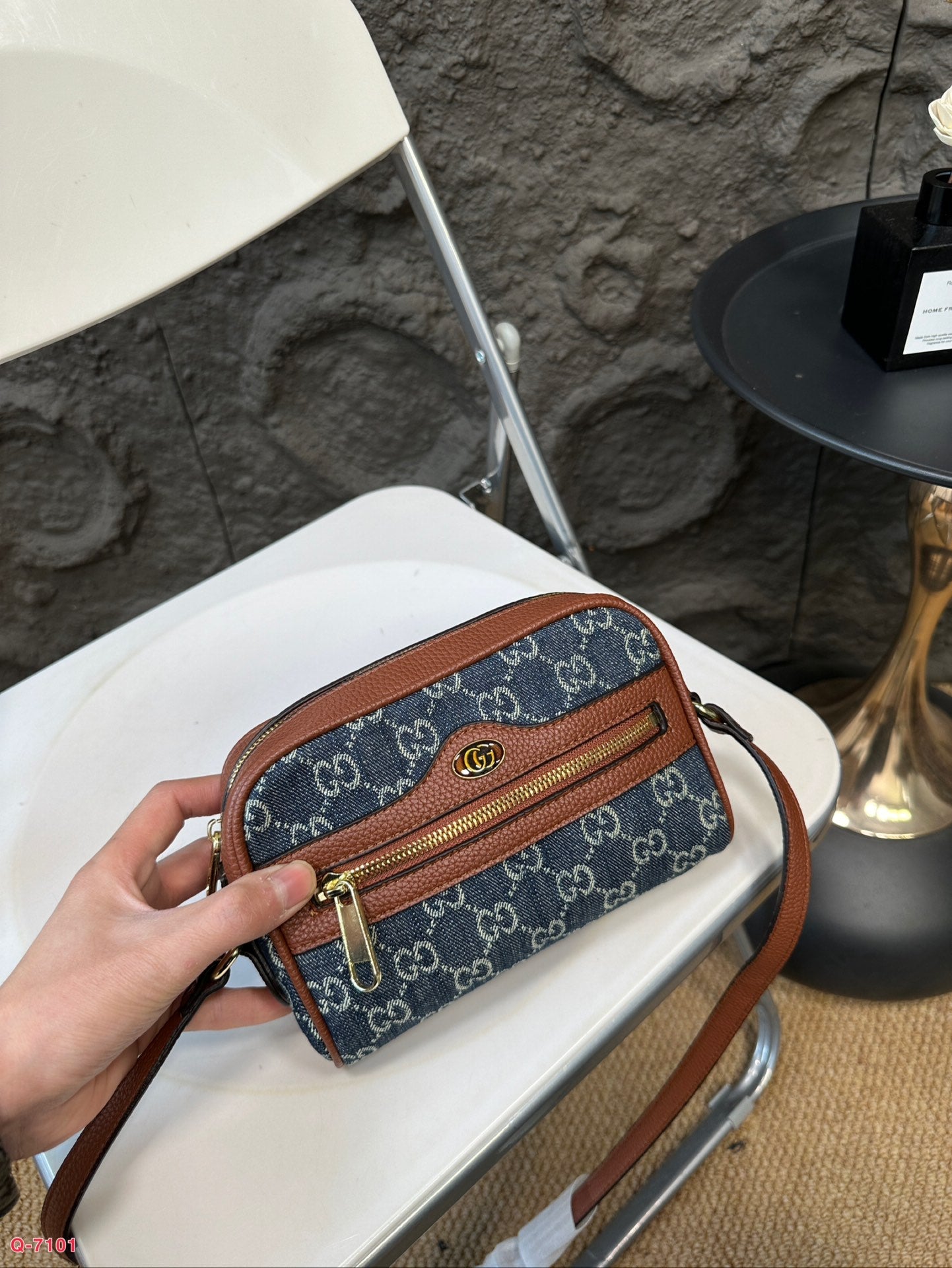 Gucci Ophidia Vintage GG Camera Bag – 19.13cm Compact Design Spacious Interior & Iconic Monogram