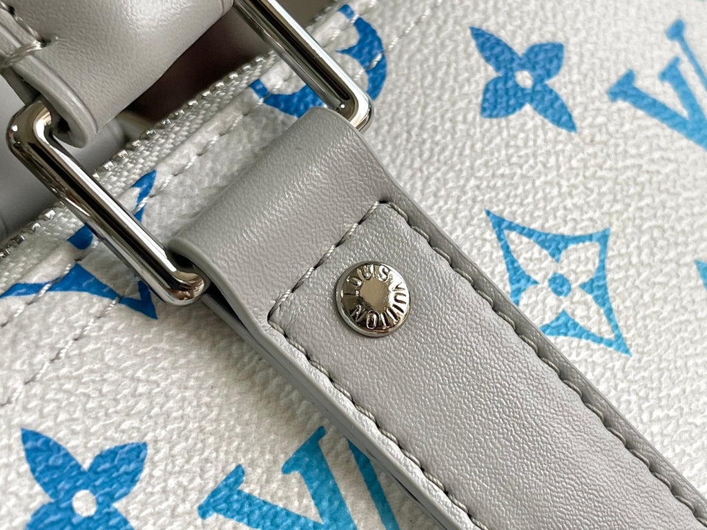 Louis Vuitton KEEPALL BANDOULIÈRE 55 Travel Bag | Vintage Monogram Canvas | FW21-22 Runway Capsule | Storefront Signage Design