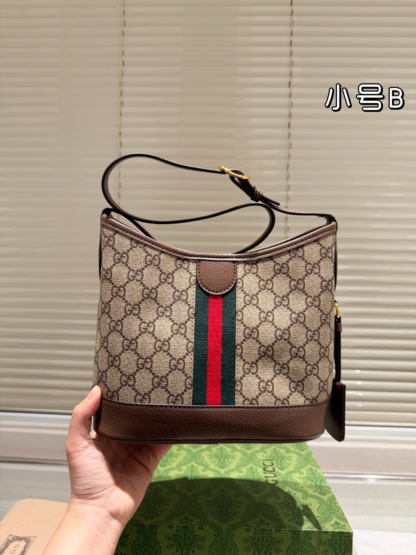 Gucci GG Hobo Tote Bag – 34.3x23.2cm Lightweight & Spacious Timeless Brown Monogram Perfect for Work & Travel