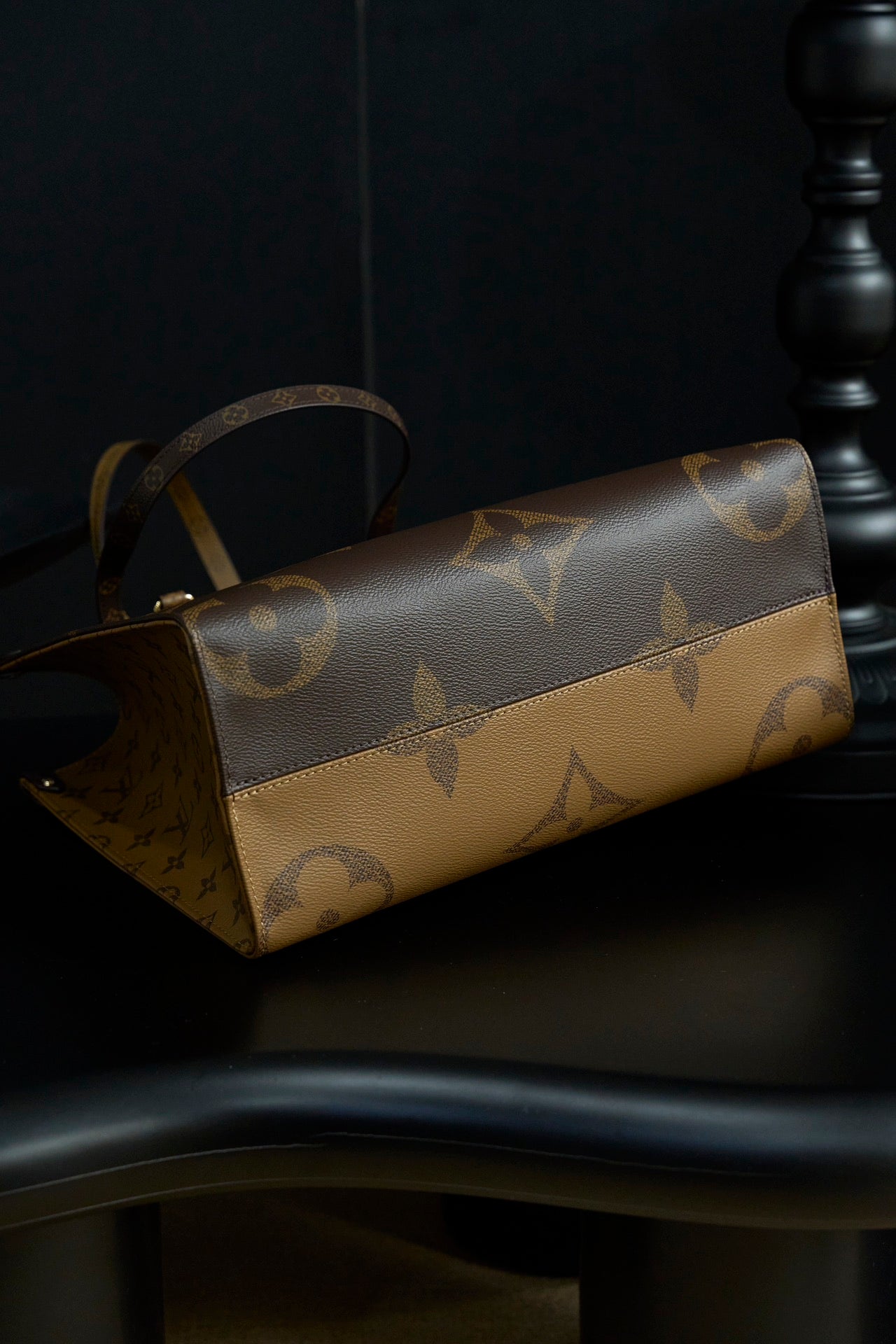 ONTHEGO Medium Handbag | Italy Dynamic Chip Code | Original Monogram & Reverse Canvas | Exclusive Launch with Gift Box