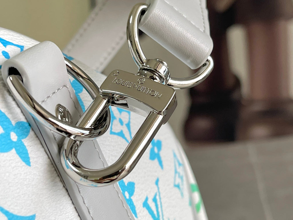 Louis Vuitton KEEPALL BANDOULIÈRE 55 Travel Bag | Vintage Monogram Canvas | FW21-22 Runway Capsule | Storefront Signage Design