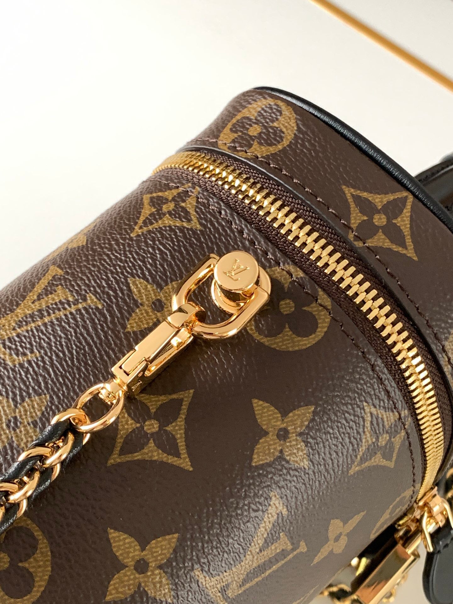 Louis Vuitton 2020 Spring/Summer Nicolas Ghesquière Monogram & Reverse Canvas Multiway Crossbody Bag | Detachable Chain Strap | Exclusive Photography
