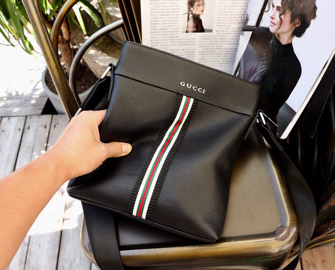 Gucci Men's Vintage Casual Bag  Full-Grain Leather Large Capacity  24x28x5cm Lightweight Travel Bag Black