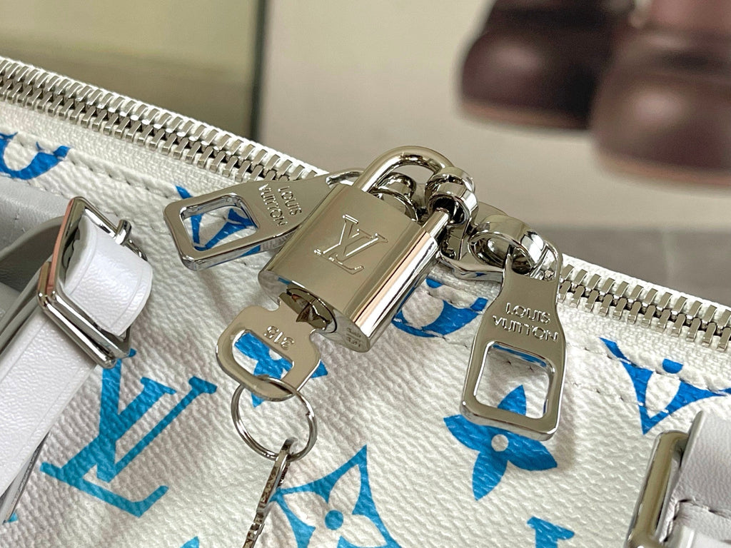 Louis Vuitton KEEPALL BANDOULIÈRE 55 Travel Bag | Vintage Monogram Canvas | FW21-22 Runway Capsule | Storefront Signage Design