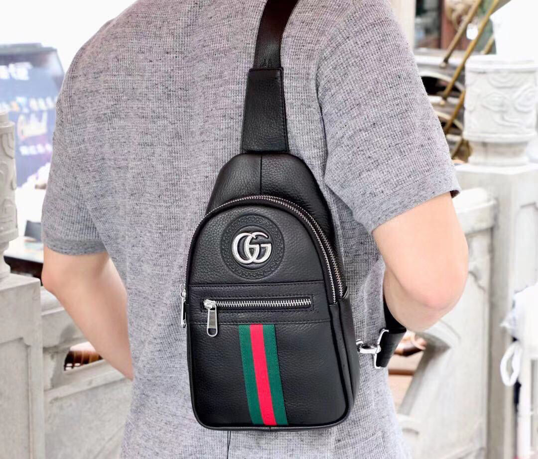 Gucci Men's Crossbody Bag | Italian Full-Grain Leather | 30x18x7cm Anti-Theft Design