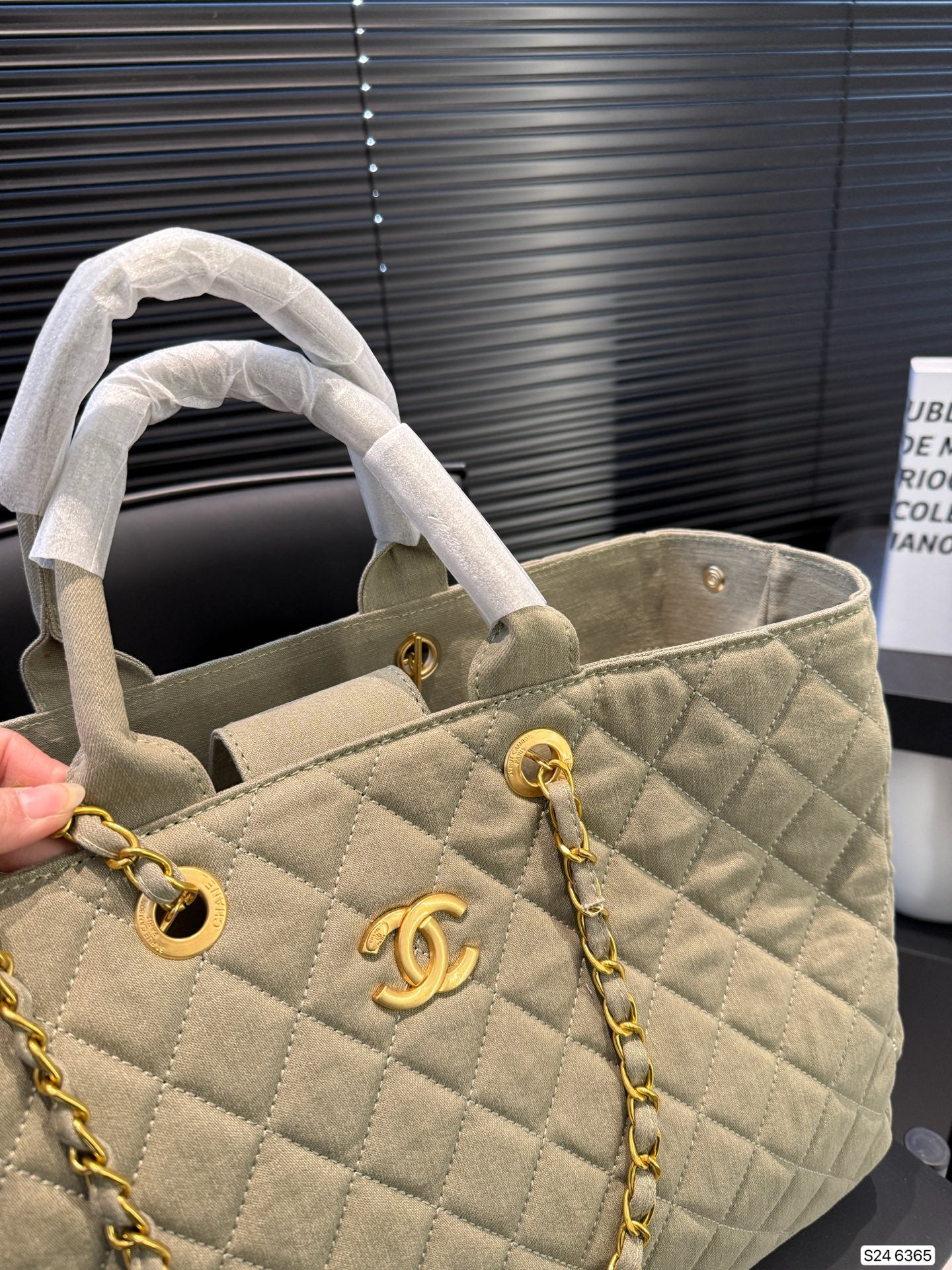 Chanel Denim Chain Bag  Adjustable Shoulder Handheld Tote  Large Travel Bag 38cm×27cm