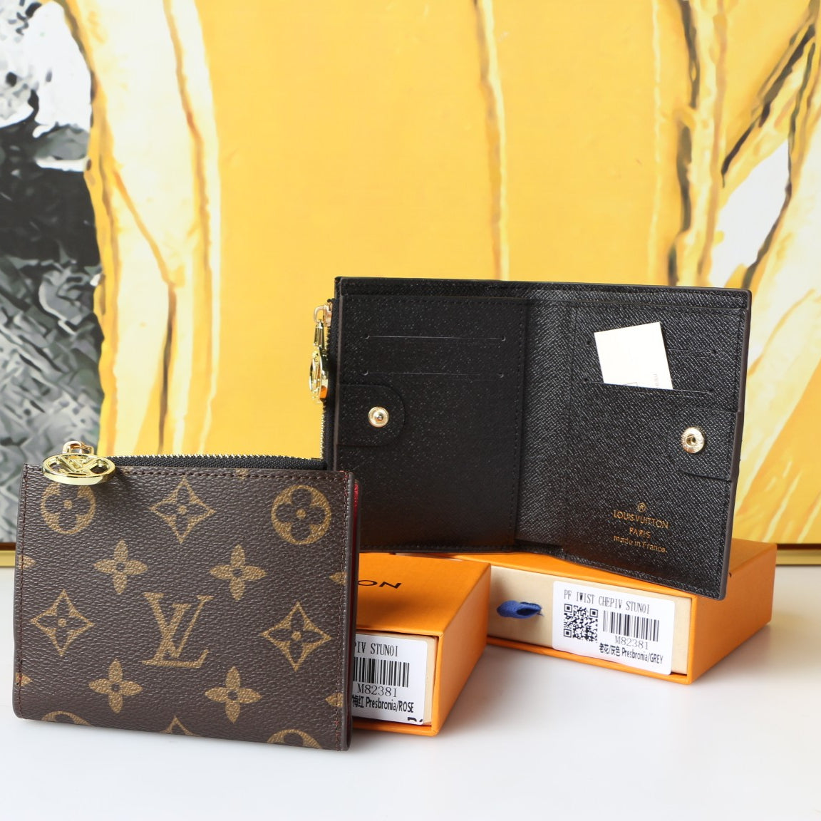 Louis Vuitton Monogram Compact Wallet  Colorful Leather Lining  LV Circle Charm  9x11.5x1.5cm