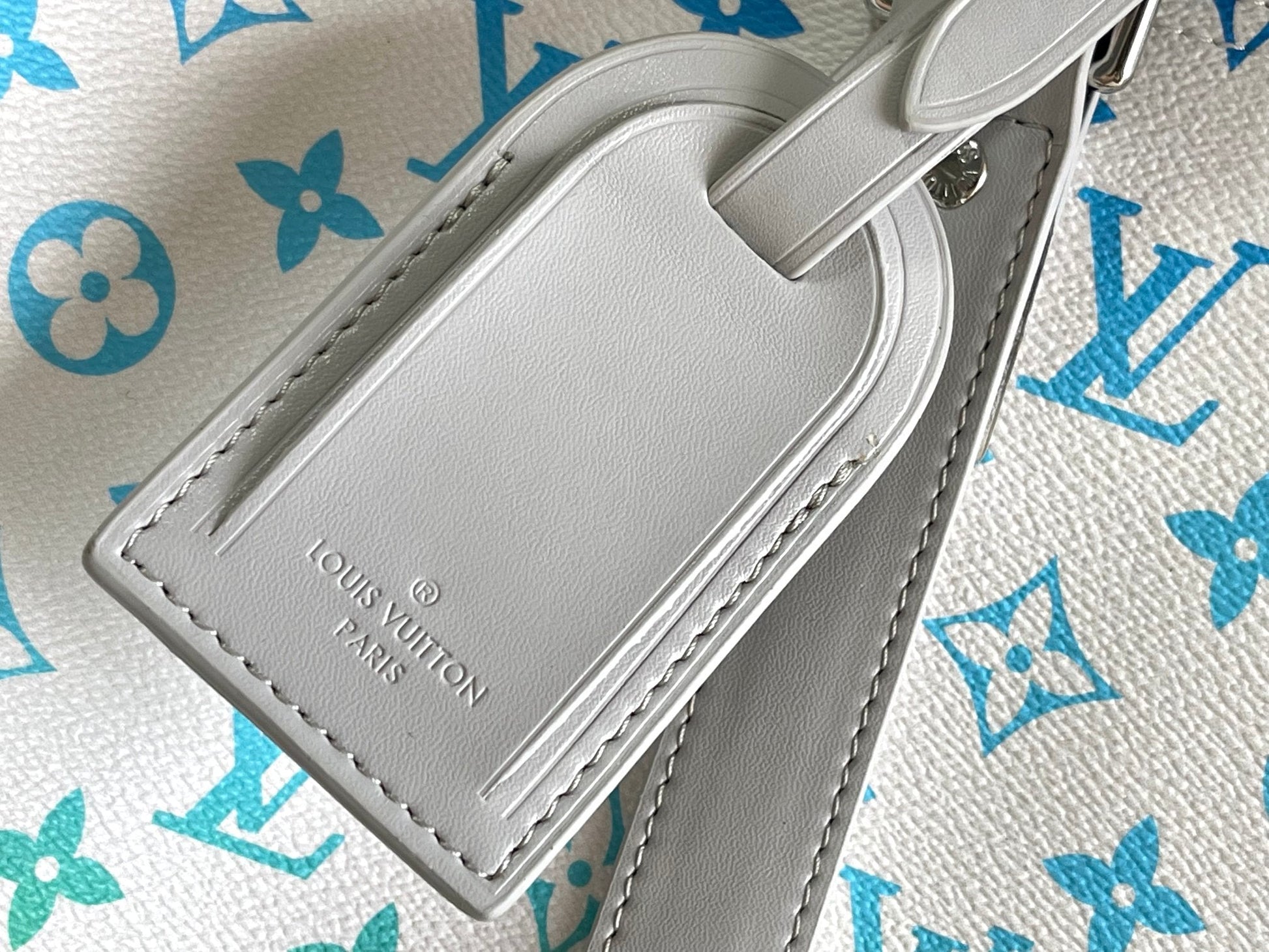 Louis Vuitton KEEPALL BANDOULIÈRE 55 Travel Bag | Vintage Monogram Canvas | FW21-22 Runway Capsule | Storefront Signage Design
