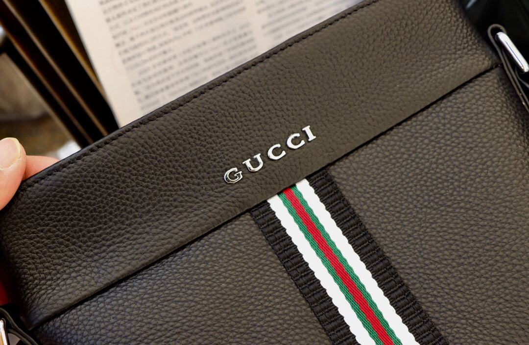 Gucci Men's Vintage Casual Bag  Full-Grain Leather Large Capacity  24x28x5cm Lightweight Travel Bag Black