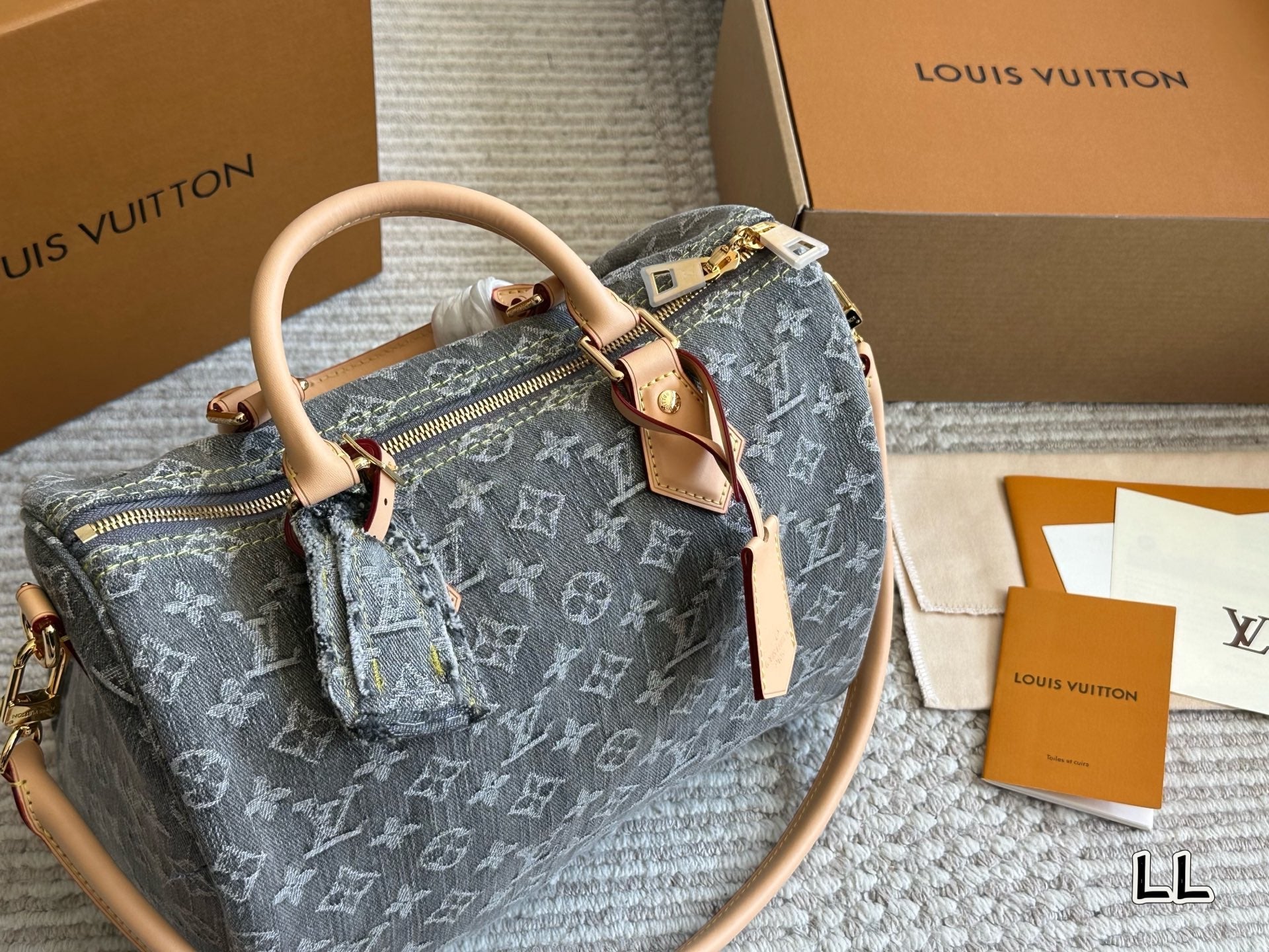Louis Vuitton 2025 New SPEED0 Pillow Bag 30cm | Original Hardware, Foldable Gift Box & Stylish Strap
