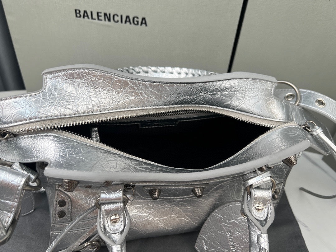 Sliver Paris Neo Cagole Biker Bag 2023 - Edgy Heart Mirror Bucket Bag | 26cm Statement Piece